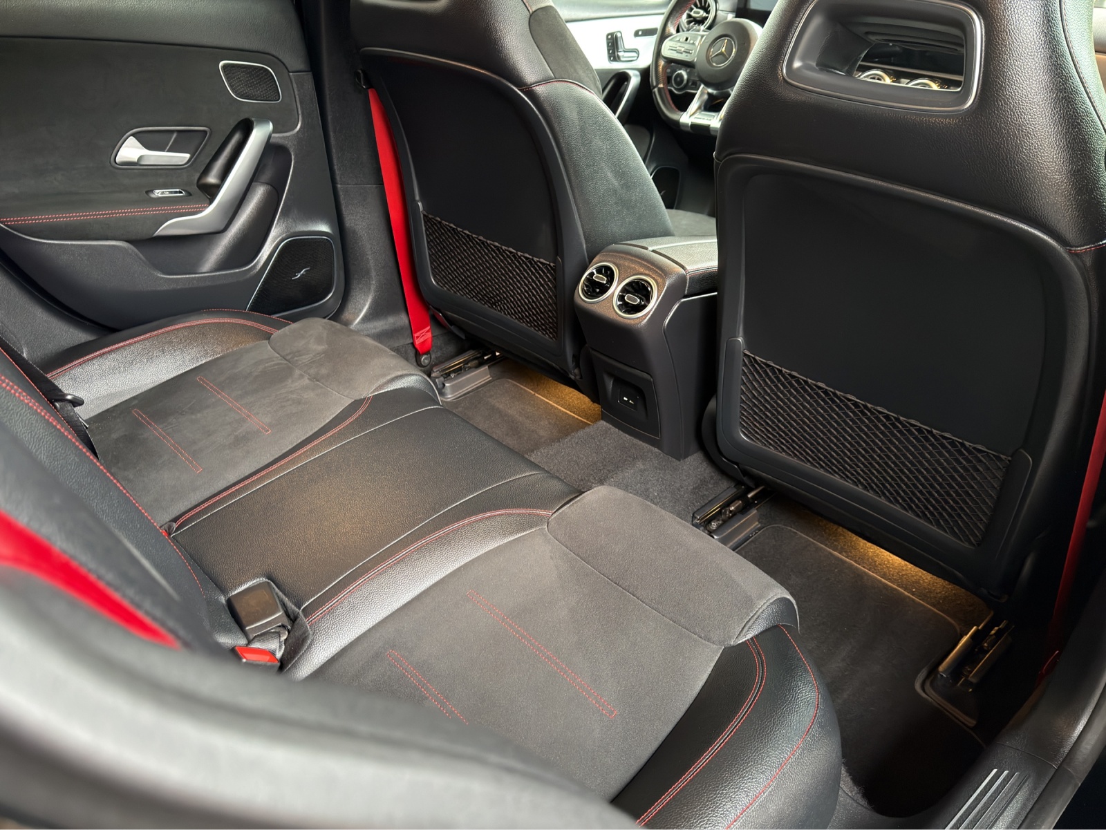 MERCEDES-BENZ A 35 AMG 4Matic Speedshift-image-13