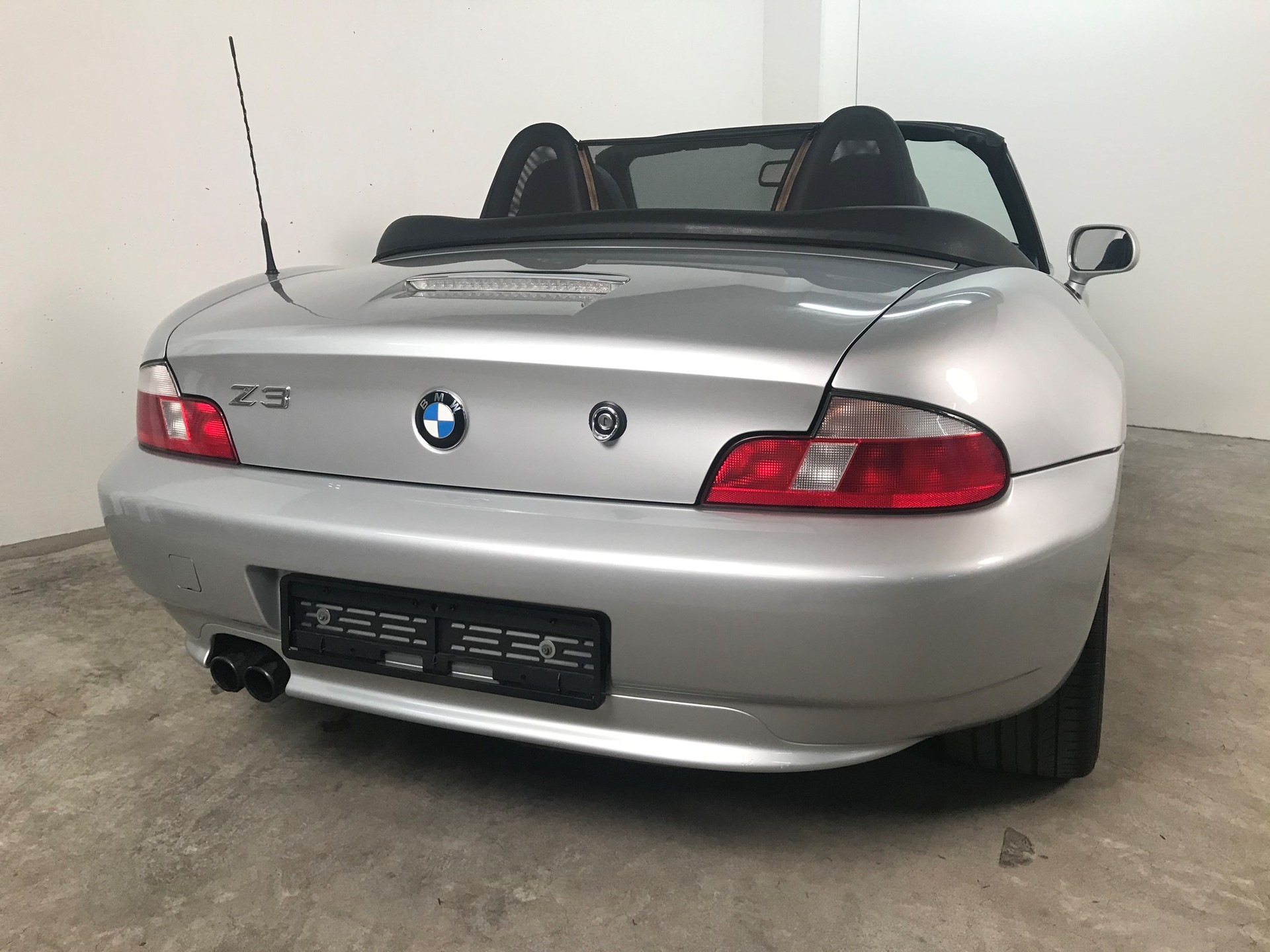 BMW Z3 3.0i Roadster, Klima, Hi-Fi System Harman Kardon, El. Verdeck, Sportsitze, Bicolor-Interieur, top gepflegter Zustand-image-5