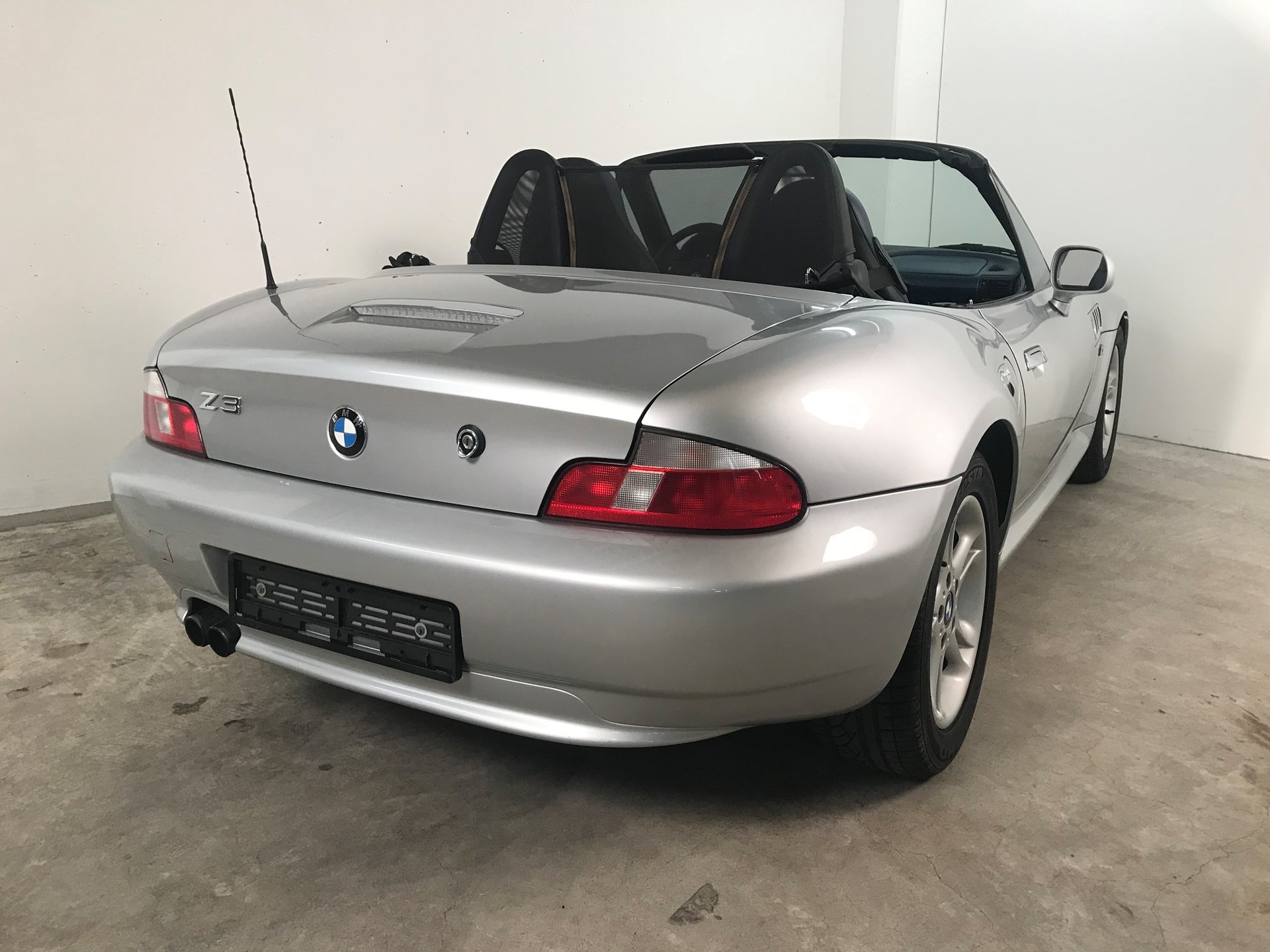 BMW Z3 3.0i Roadster, Klima, Hi-Fi System Harman Kardon, El. Verdeck, Sportsitze, Bicolor-Interieur, top gepflegter Zustand-image-6