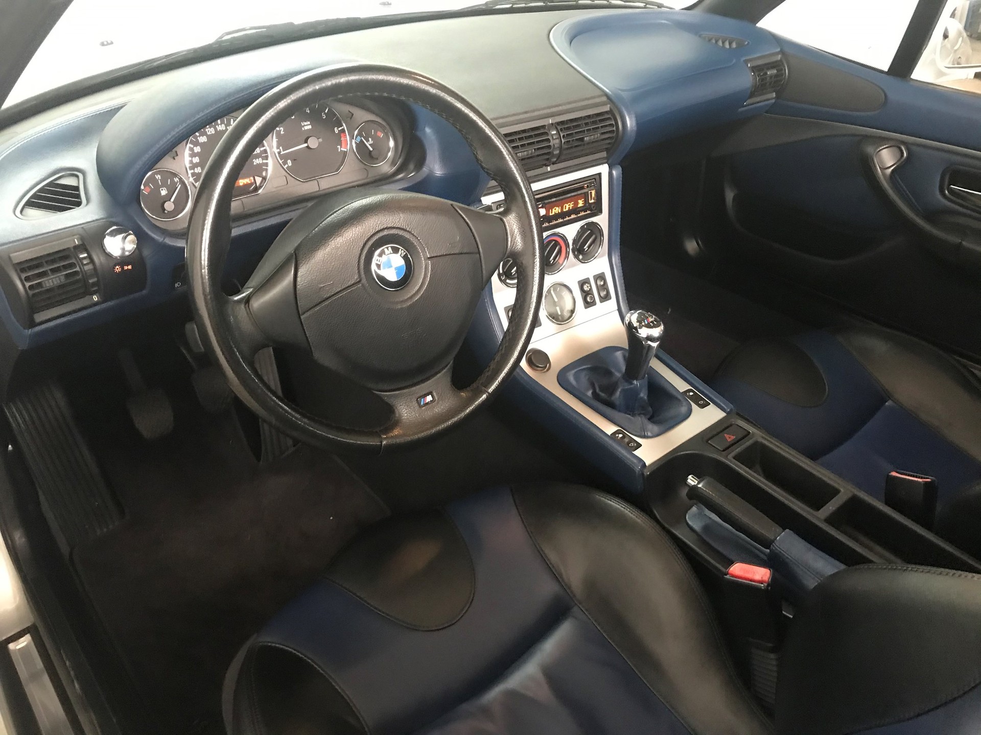 BMW Z3 3.0i Roadster, Klima, Hi-Fi System Harman Kardon, El. Verdeck, Sportsitze, Bicolor-Interieur, top gepflegter Zustand-image-9