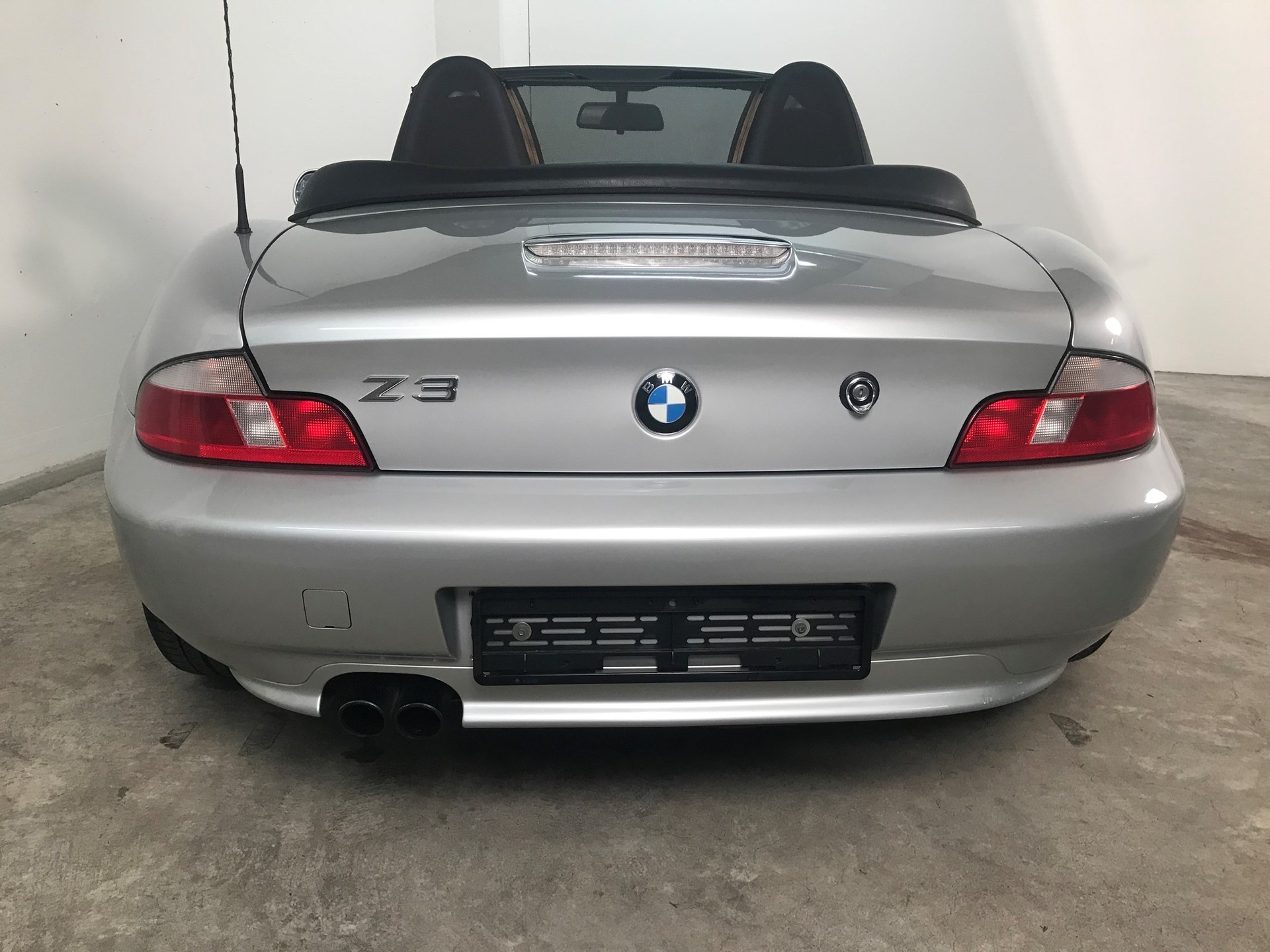 BMW Z3 3.0i Roadster, Klima, Hi-Fi System Harman Kardon, El. Verdeck, Sportsitze, Bicolor-Interieur, top gepflegter Zustand-image-4