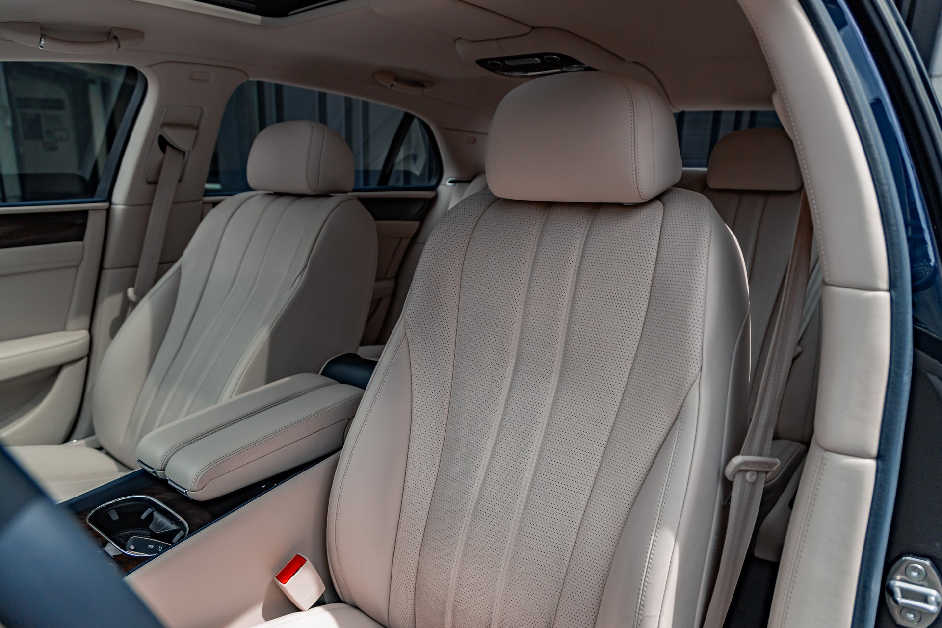 BENTLEY Flying Spur 4.0-image-12
