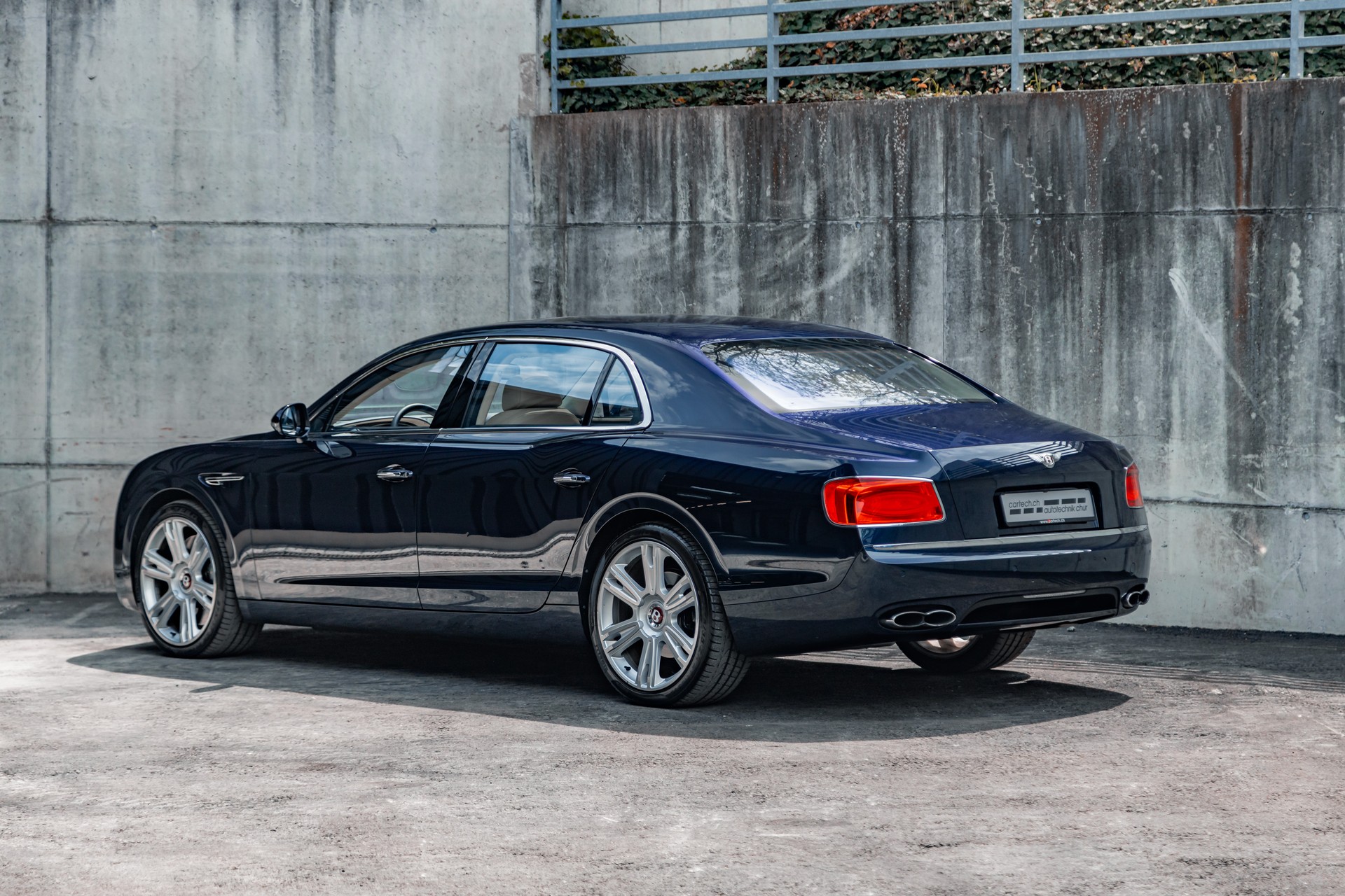 BENTLEY Flying Spur 4.0-image-16