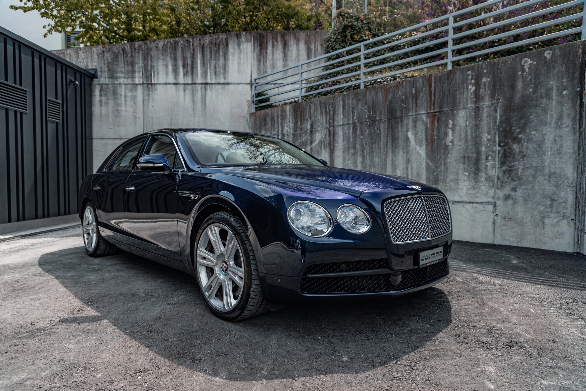 BENTLEY Flying Spur 4.0-image-7