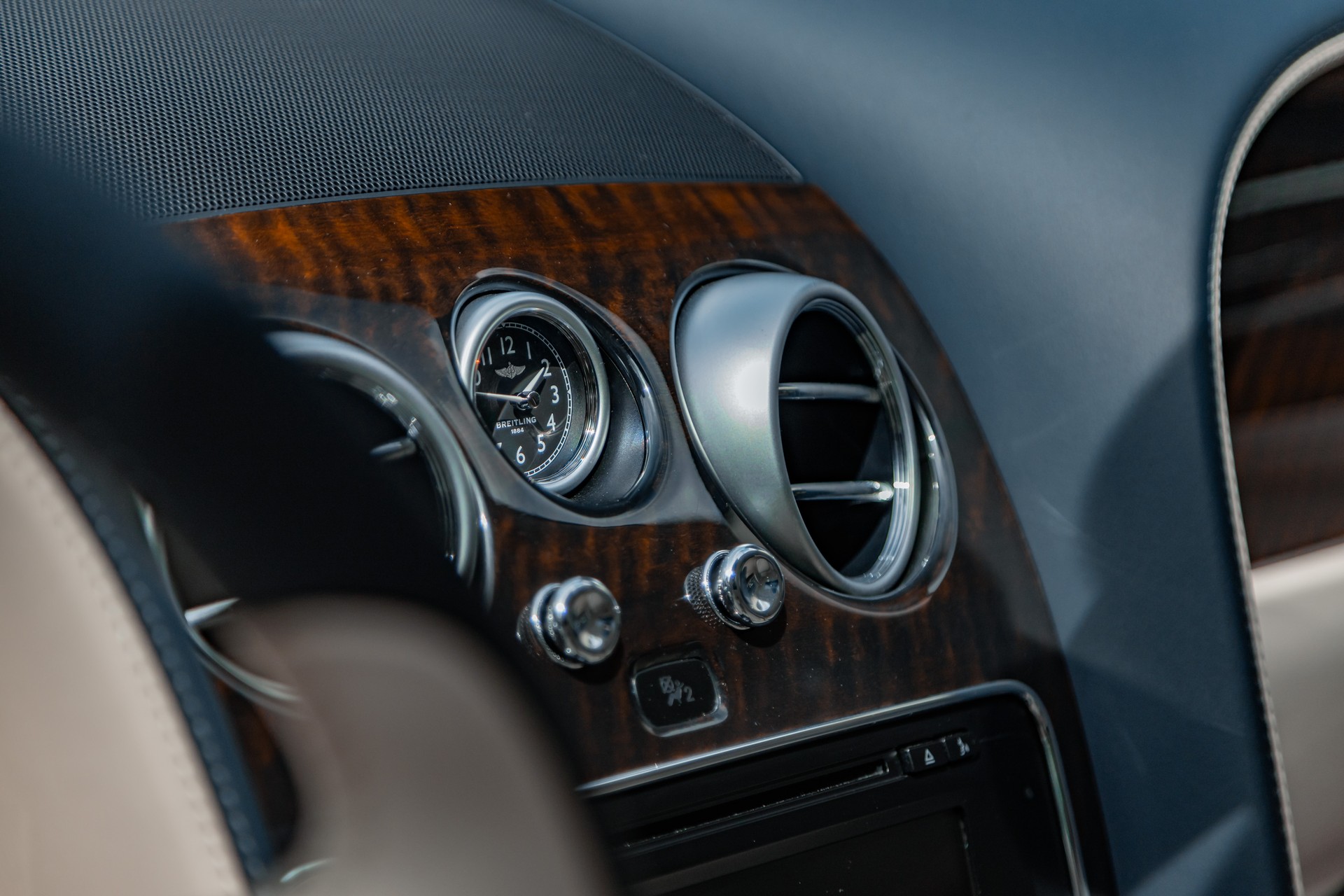 BENTLEY Flying Spur 4.0-image-10