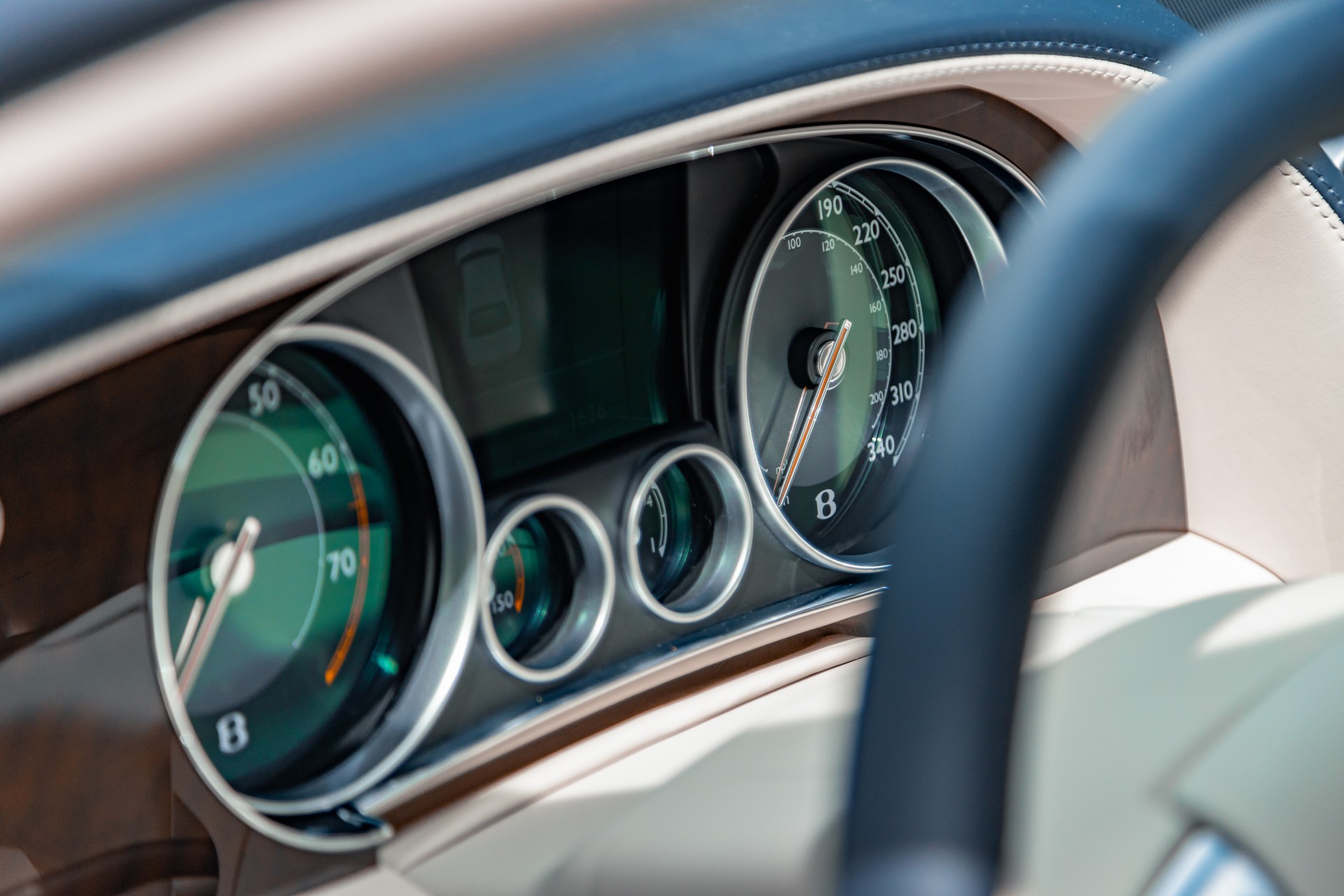BENTLEY Flying Spur 4.0-image-11