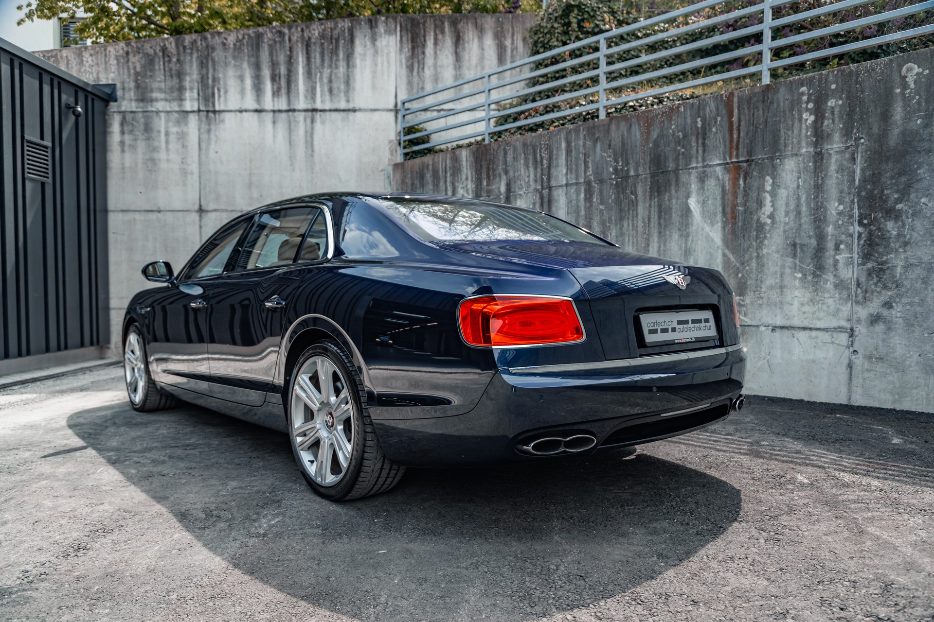 BENTLEY Flying Spur 4.0-image-17