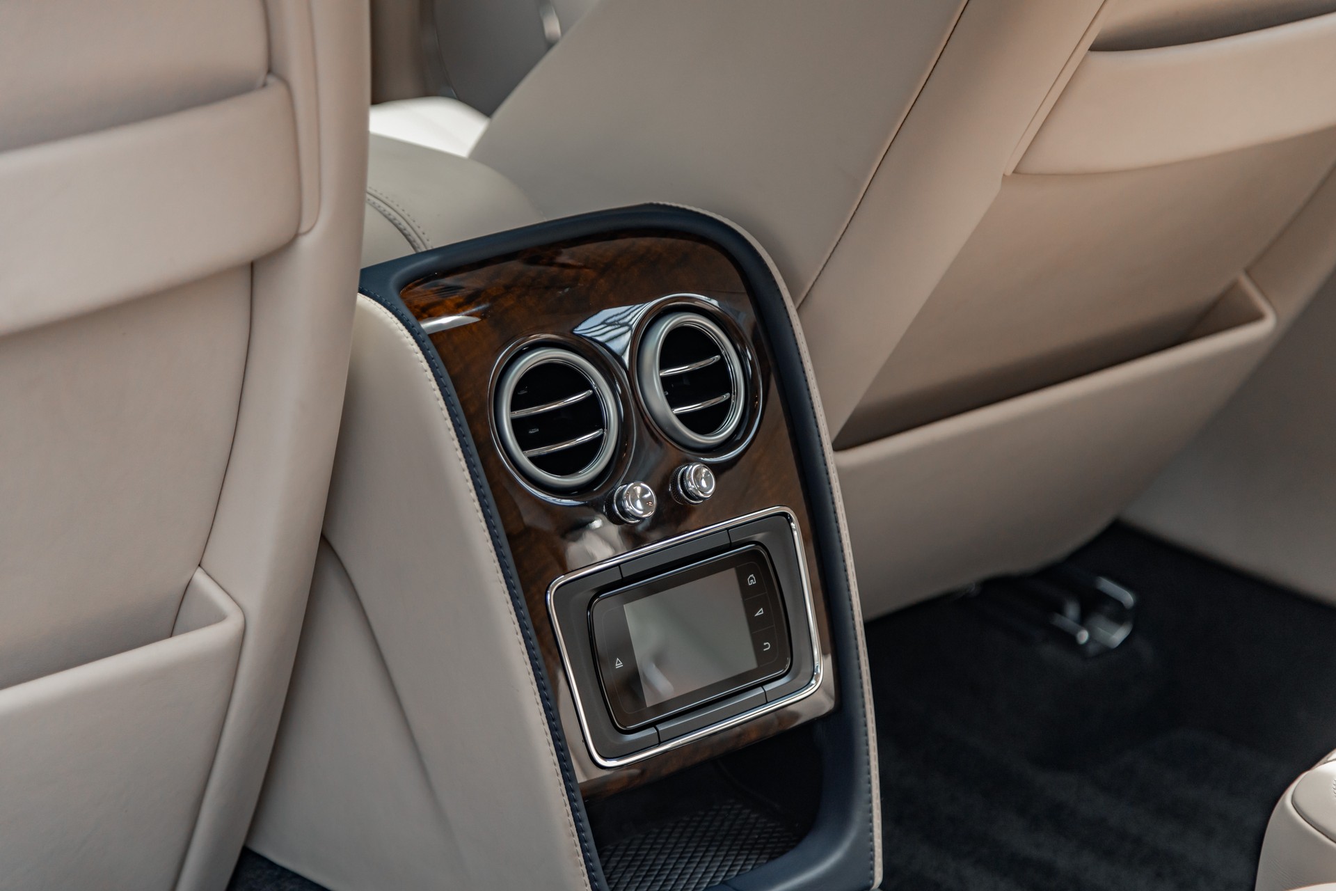 BENTLEY Flying Spur 4.0-image-21
