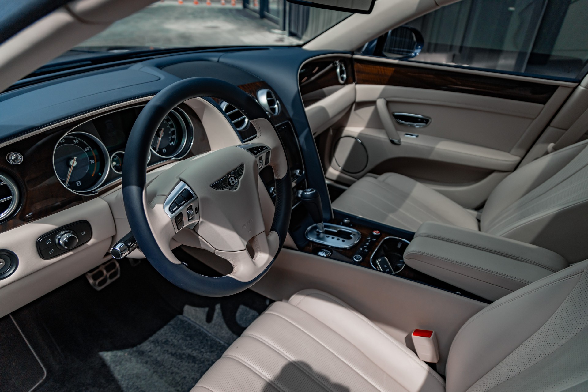 BENTLEY Flying Spur 4.0-image-13