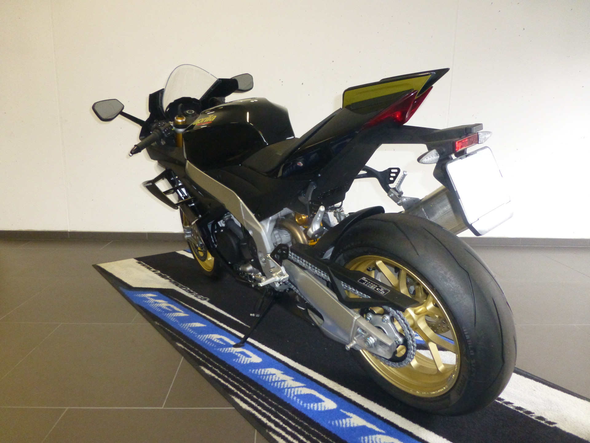 APRILIA RSV4 1100 Factory-image-3