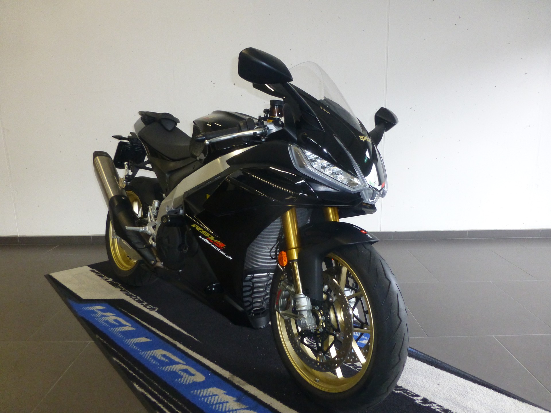 APRILIA RSV4 1100 Factory-image-15