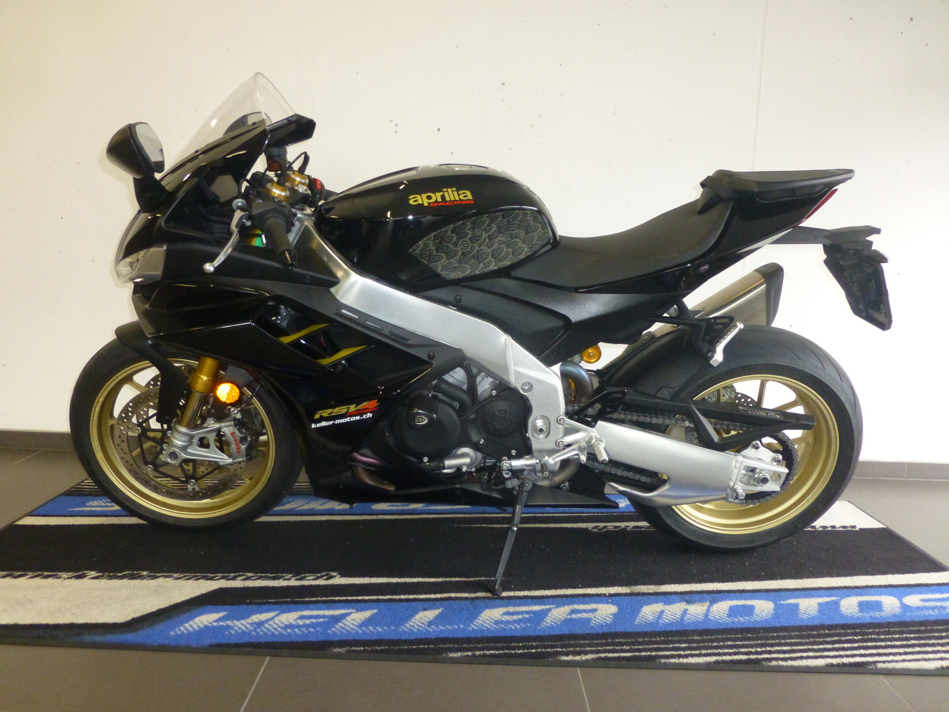 APRILIA RSV4 1100 Factory-image-1