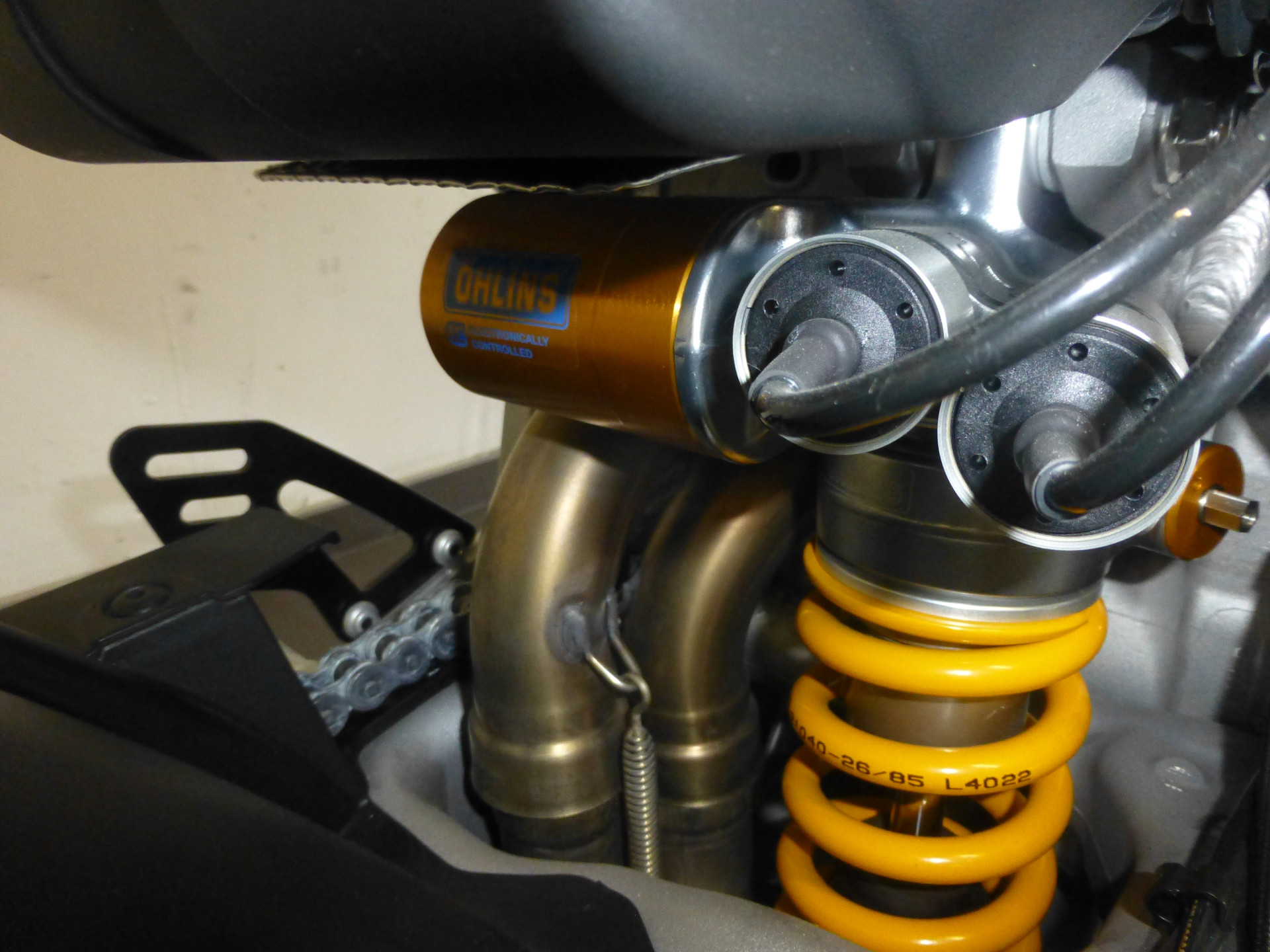 APRILIA RSV4 1100 Factory-image-4