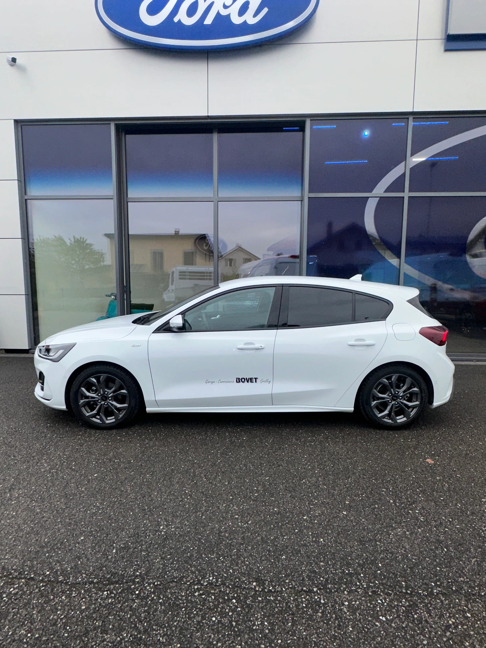 FORD Focus 1.0i EcoB Hybrid 155 ST- ST-Line/Aut.-image-2