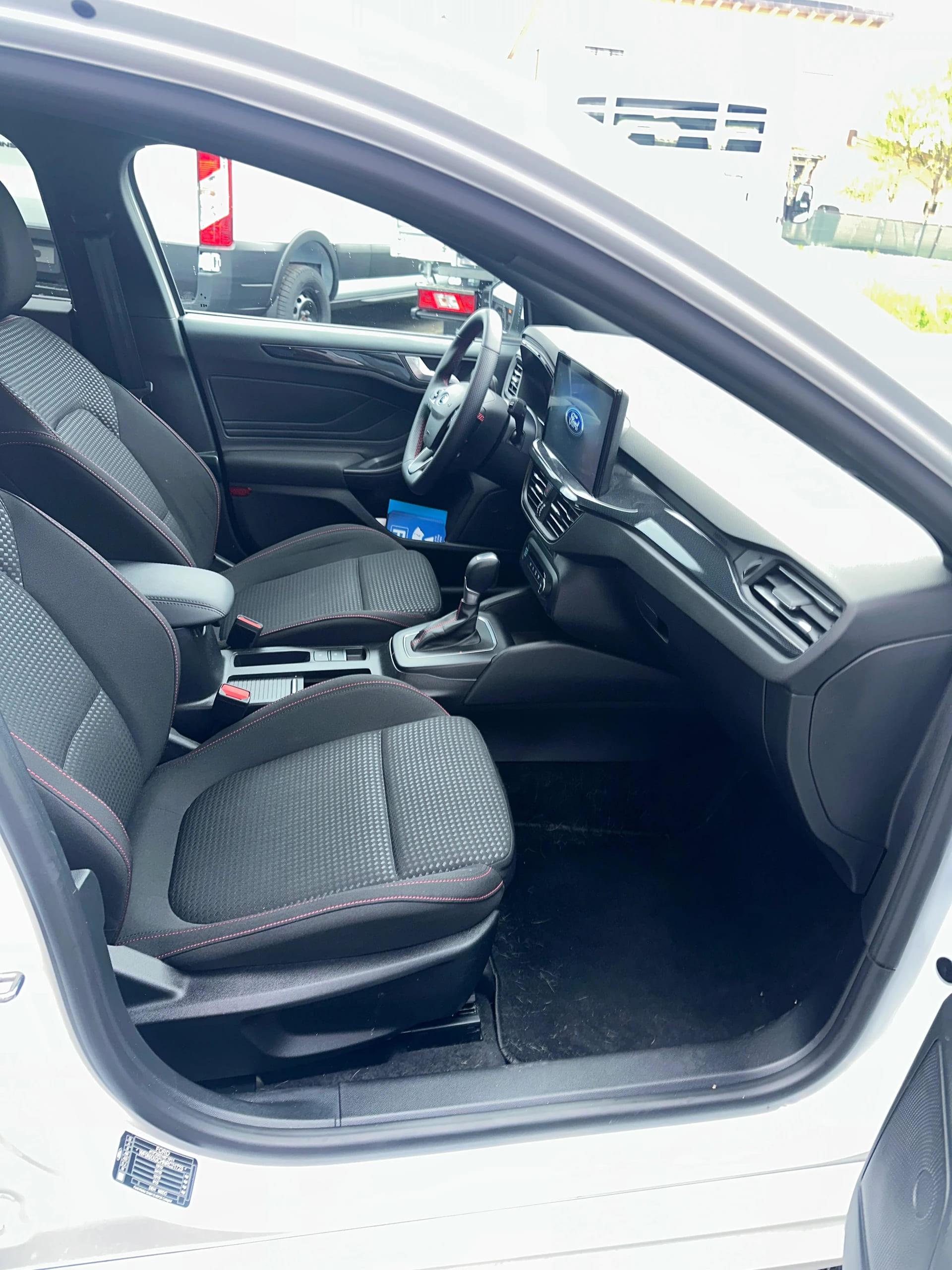 FORD Focus 1.0i EcoB Hybrid 155 ST- ST-Line/Aut.-image-13