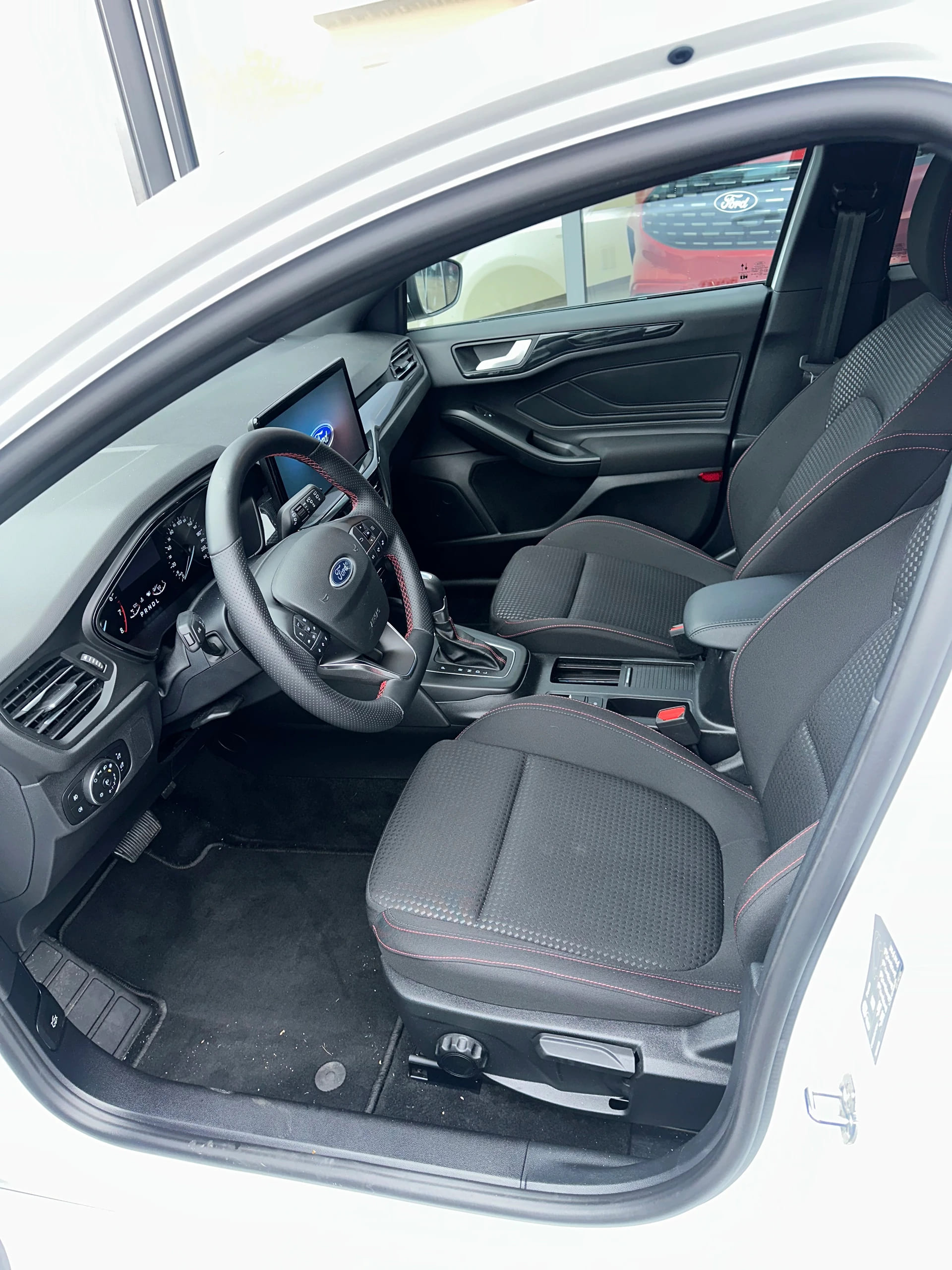 FORD Focus 1.0i EcoB Hybrid 155 ST- ST-Line/Aut.-image-11