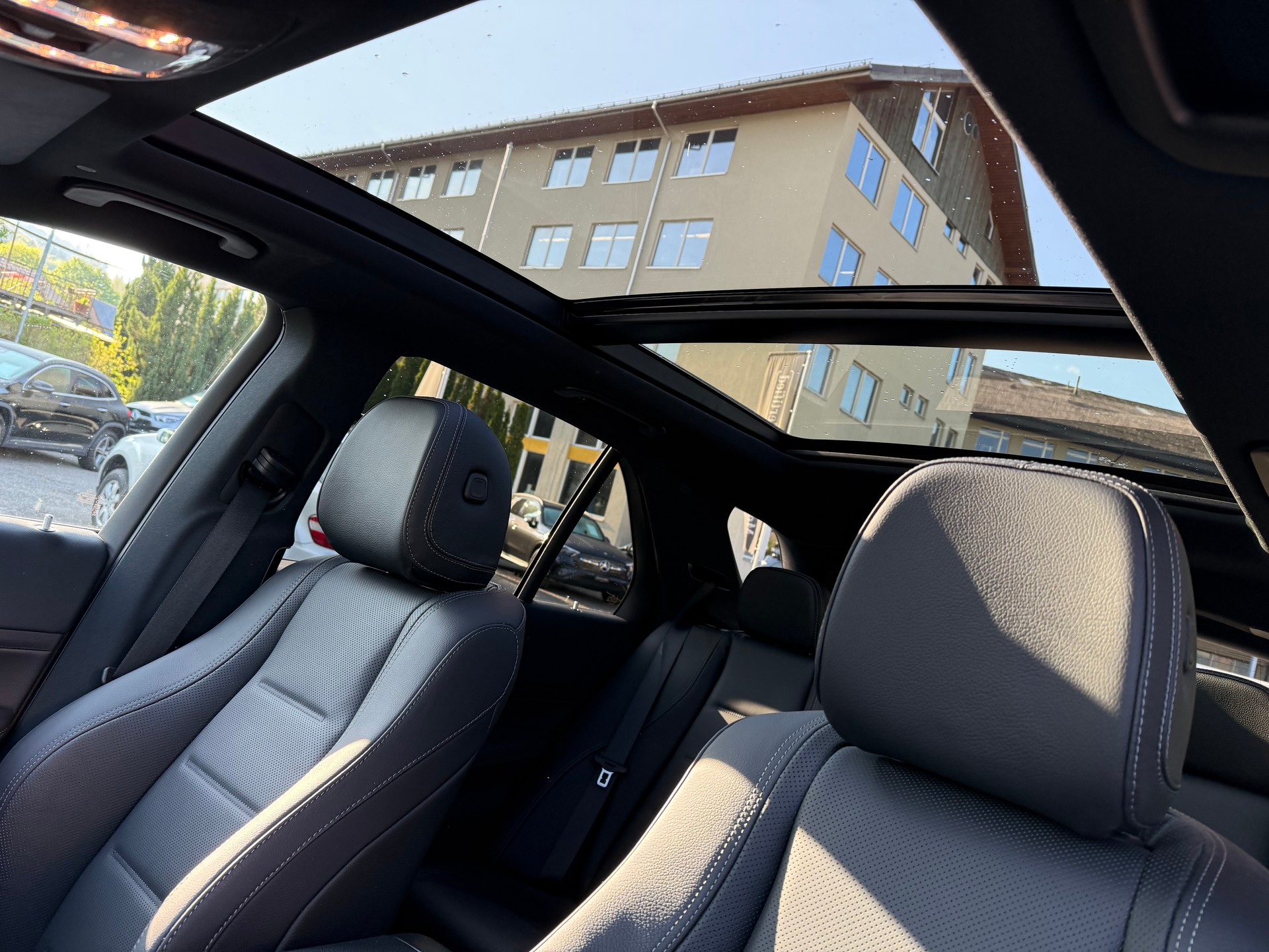 MERCEDES-BENZ GLE 300 d 4Matic-image-11