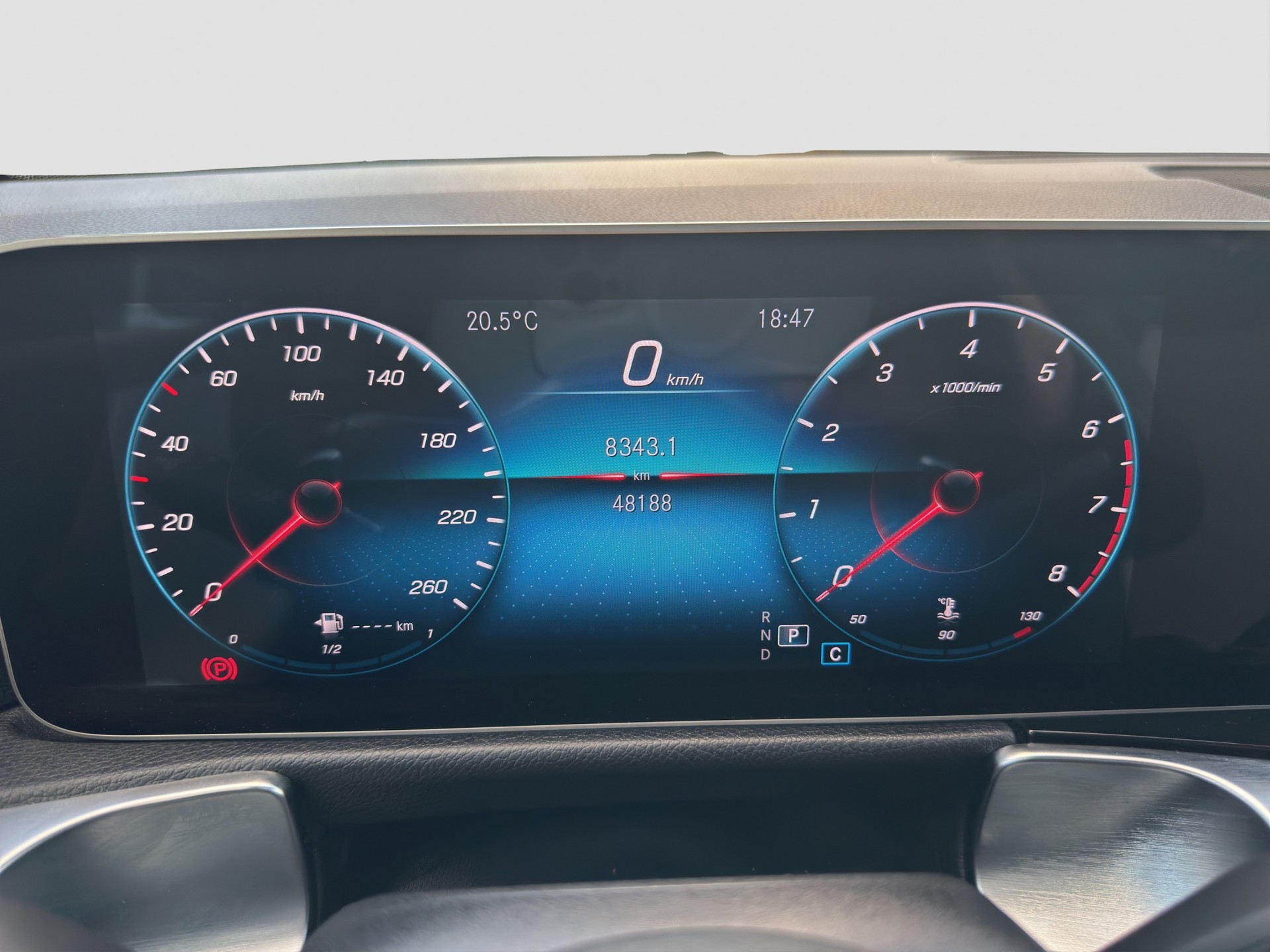 MERCEDES-BENZ GLB 250 4Matic AMG Line 8G-Tronic-image-14