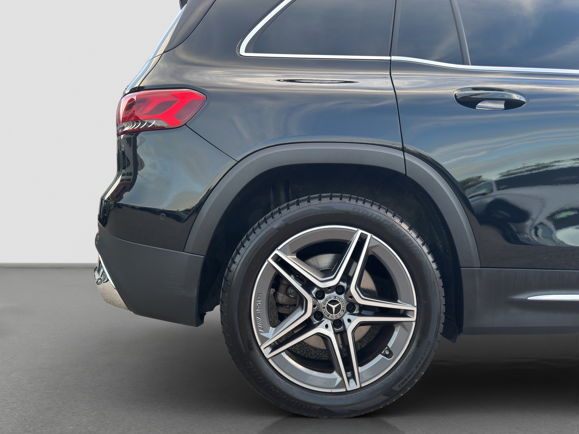 MERCEDES-BENZ GLB 250 4Matic AMG Line 8G-Tronic-image-11