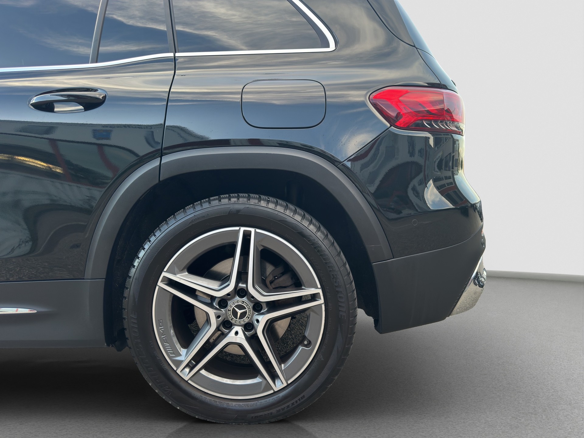 MERCEDES-BENZ GLB 250 4Matic AMG Line 8G-Tronic-image-9
