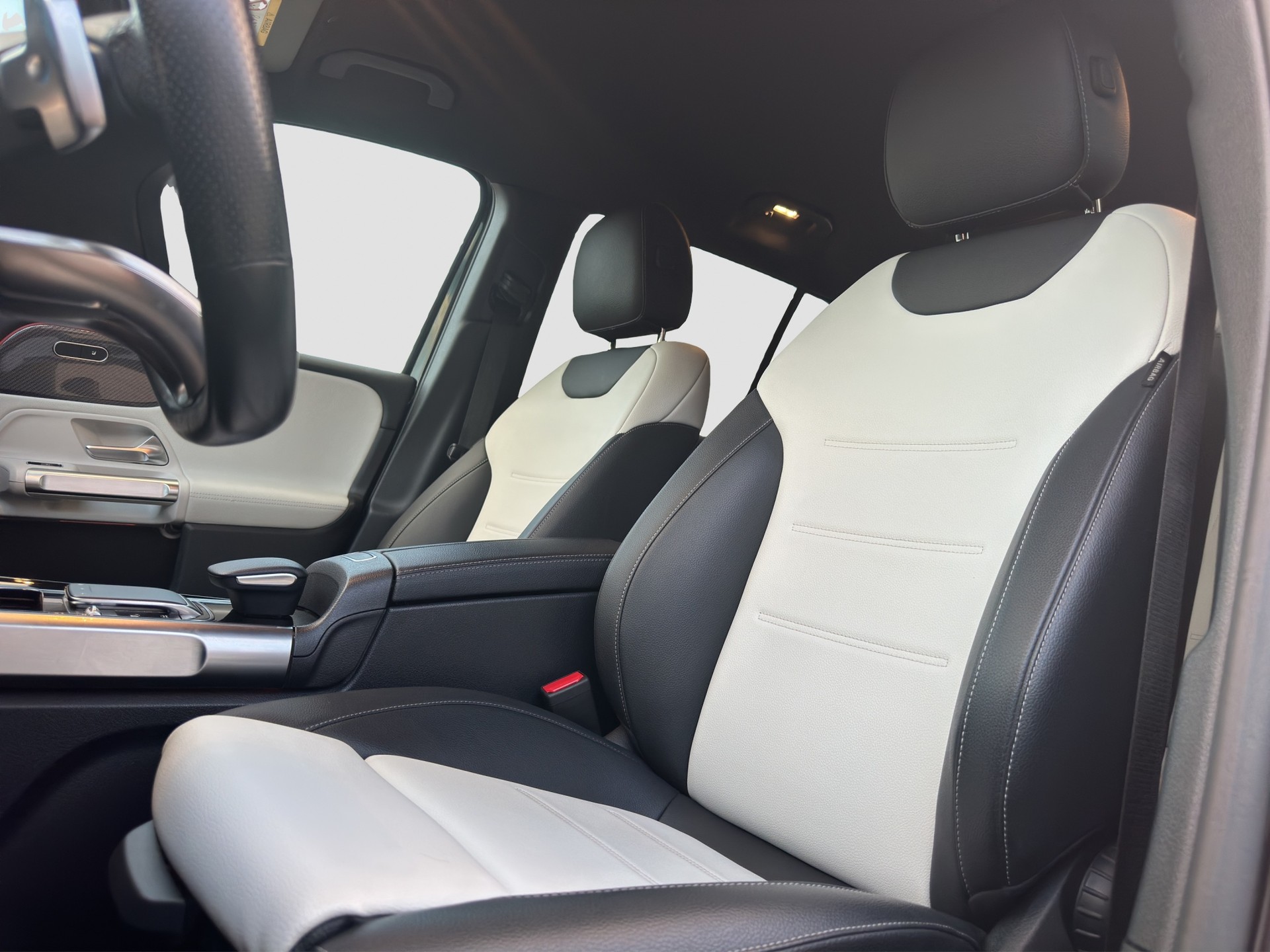 MERCEDES-BENZ GLB 250 4Matic AMG Line 8G-Tronic-image-19