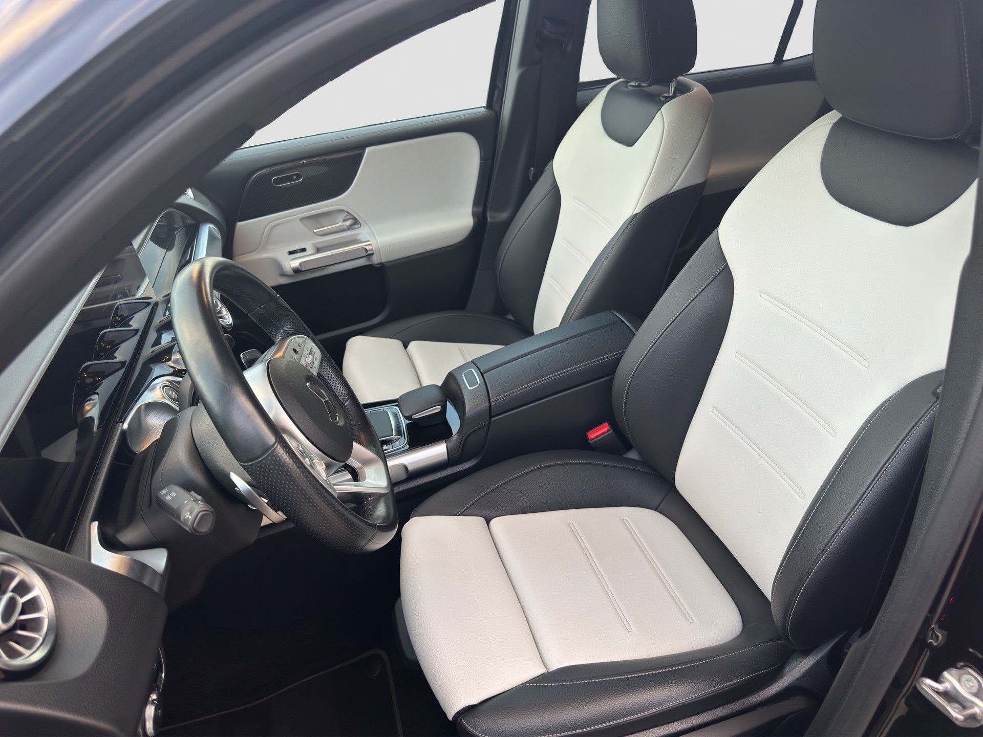 MERCEDES-BENZ GLB 250 4Matic AMG Line 8G-Tronic-image-12