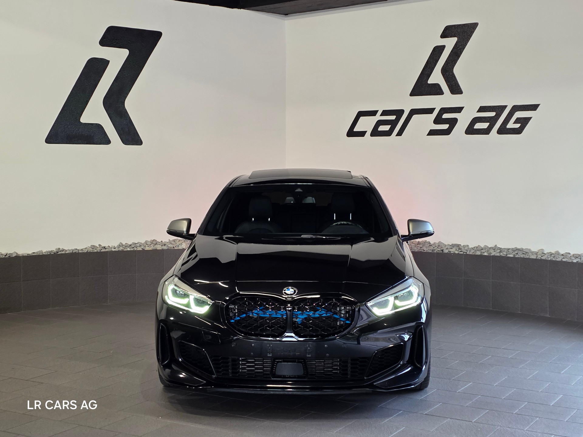 BMW BMW M135i xDrive Steptronic-image-1