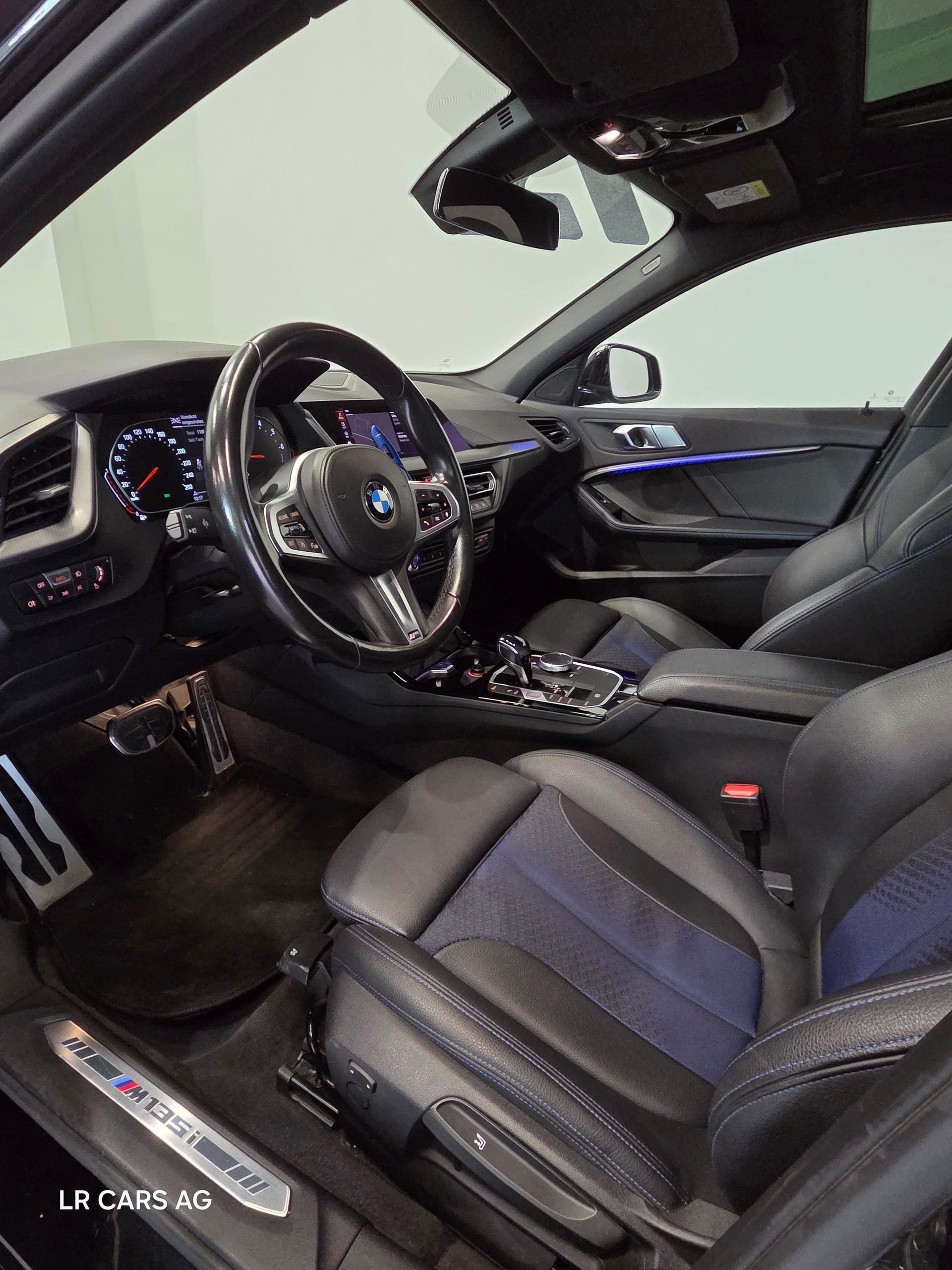 BMW BMW M135i xDrive Steptronic-image-7