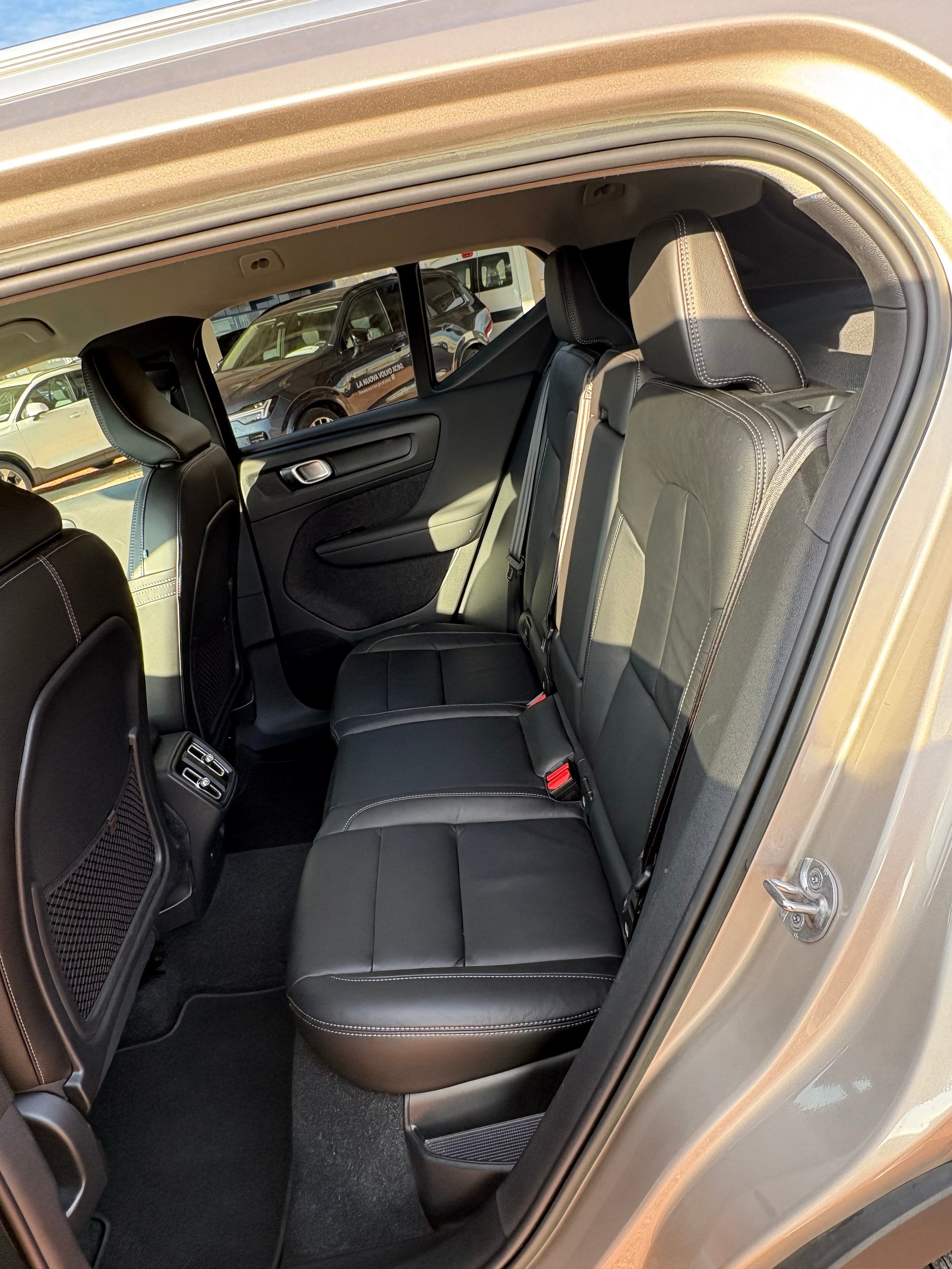 VOLVO XC40 T2 Core Geartronic-image-8