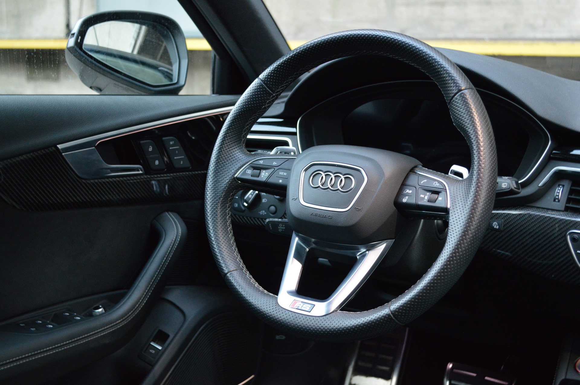 AUDI RS4 Avant quattro tiptronic-image-11