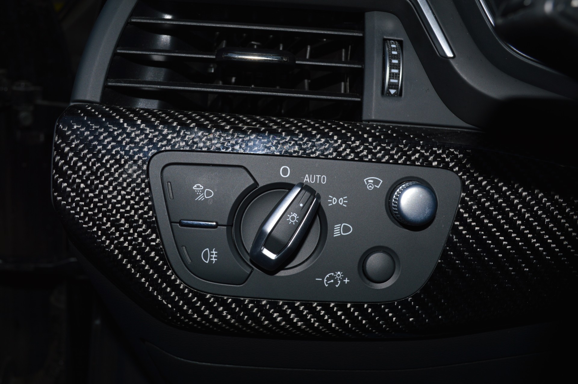 AUDI RS4 Avant quattro tiptronic-image-18