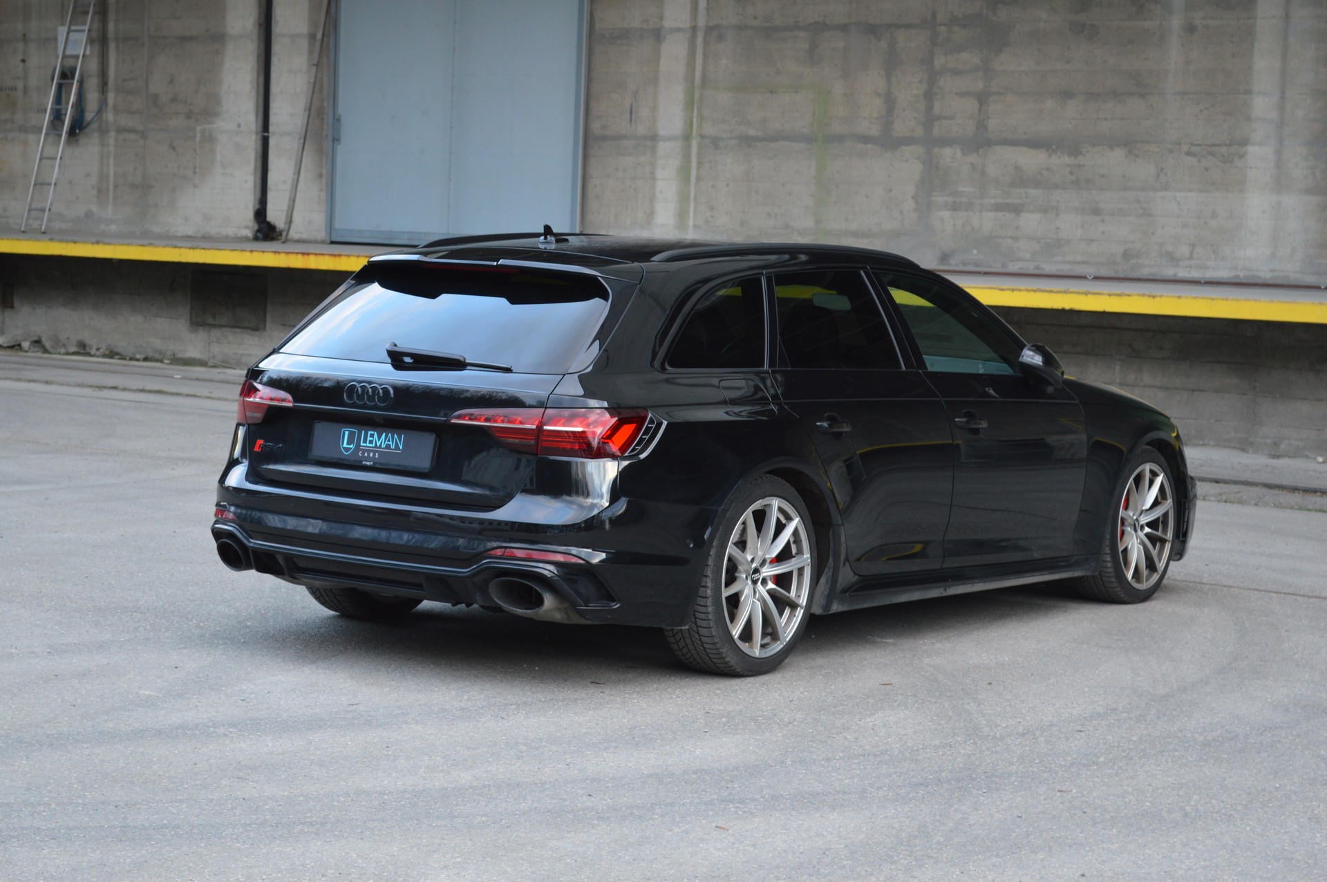 AUDI RS4 Avant quattro tiptronic-image-4