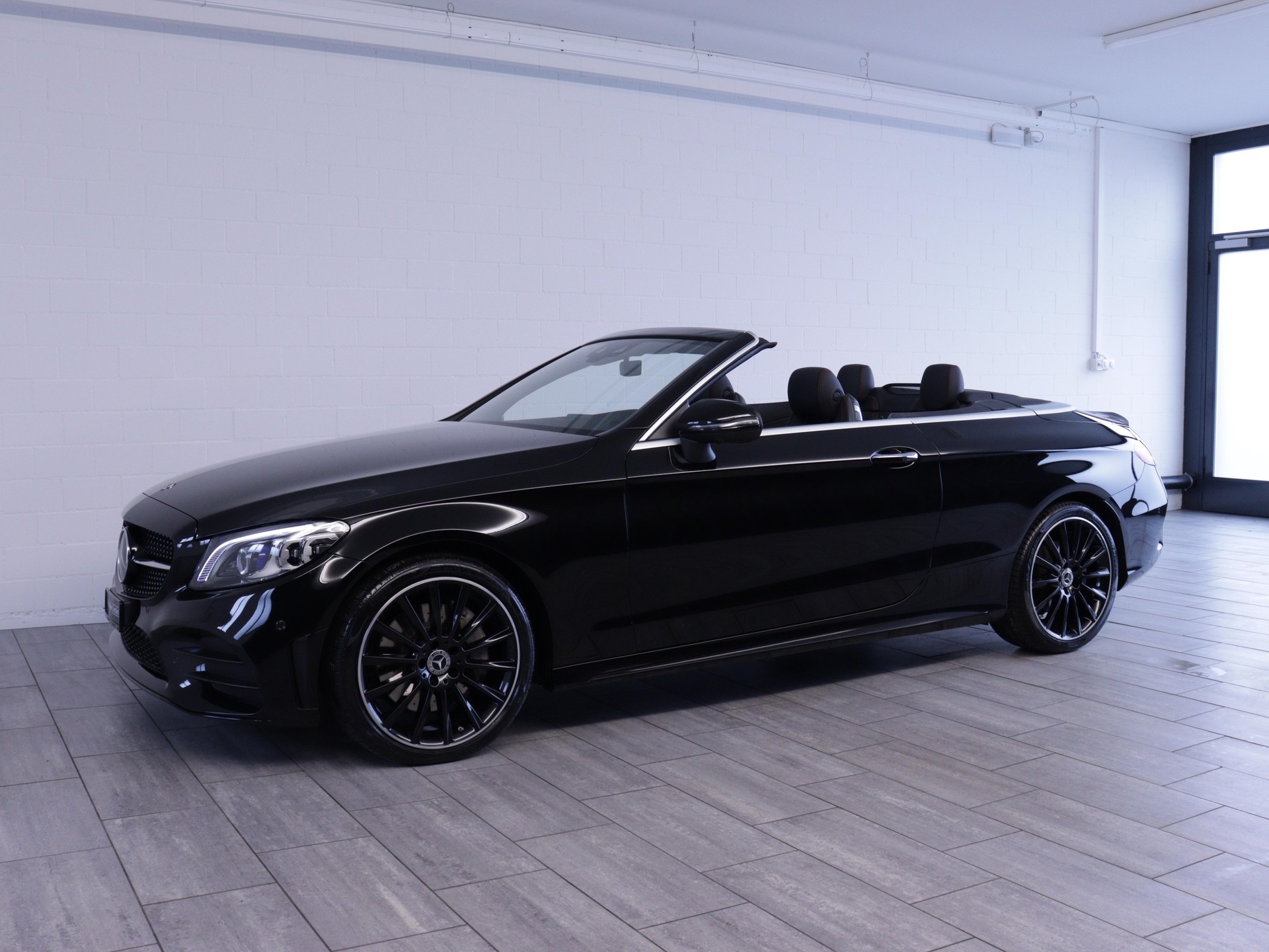 MERCEDES-BENZ C 300 AMG Line 4matic Cabriolet-image-4