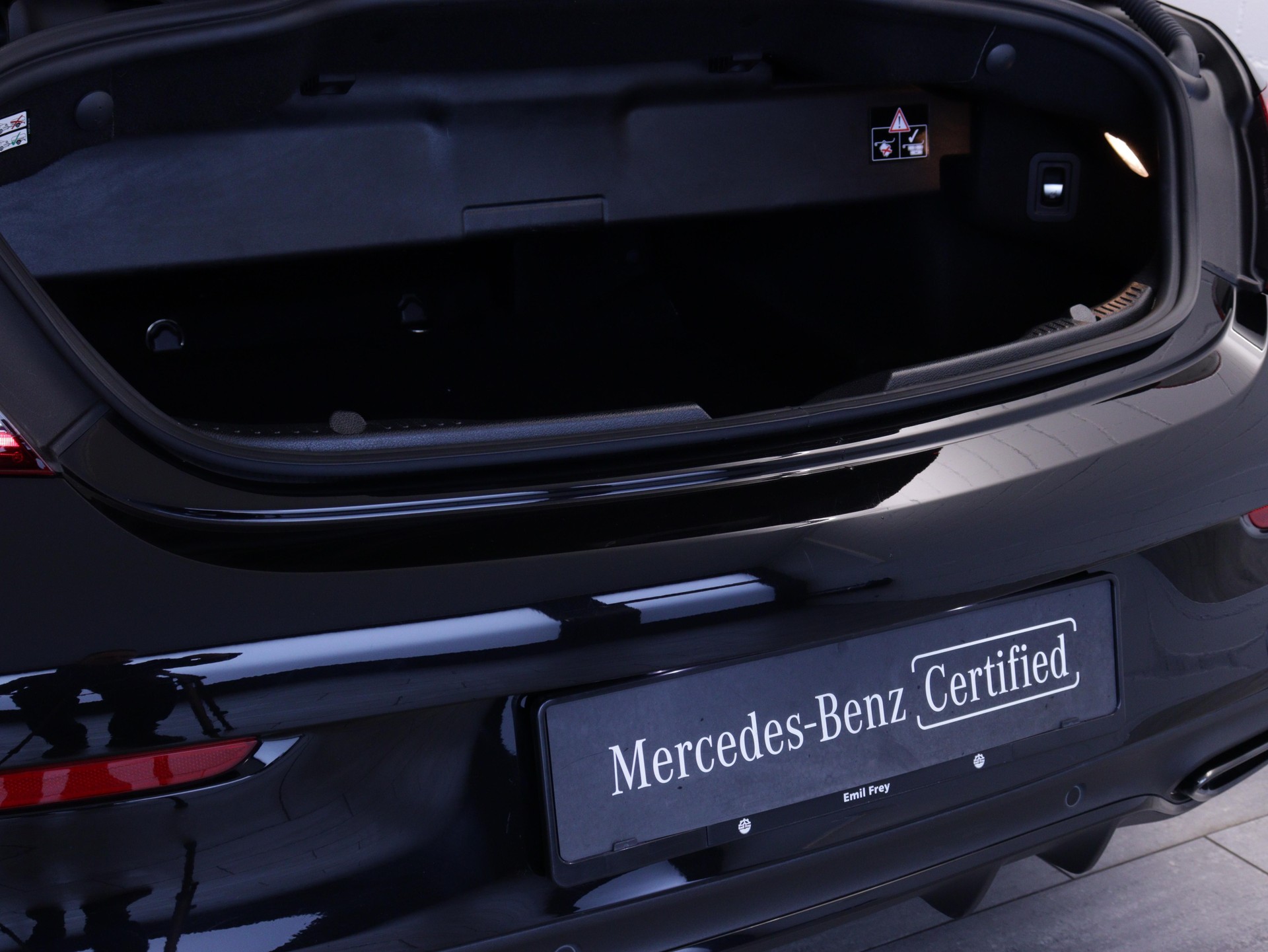 MERCEDES-BENZ C 300 AMG Line 4matic Cabriolet-image-15