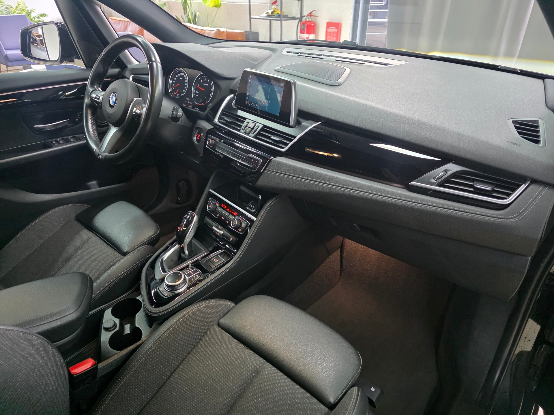 BMW 220i Active Tourer DKG M Sport LCI-image-8