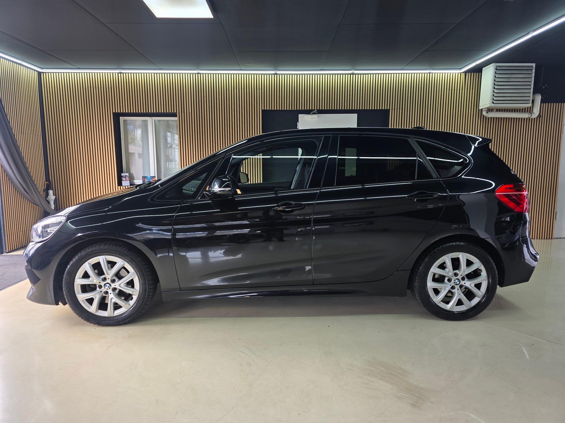 BMW 220i Active Tourer DKG M Sport LCI-showroom-element-3