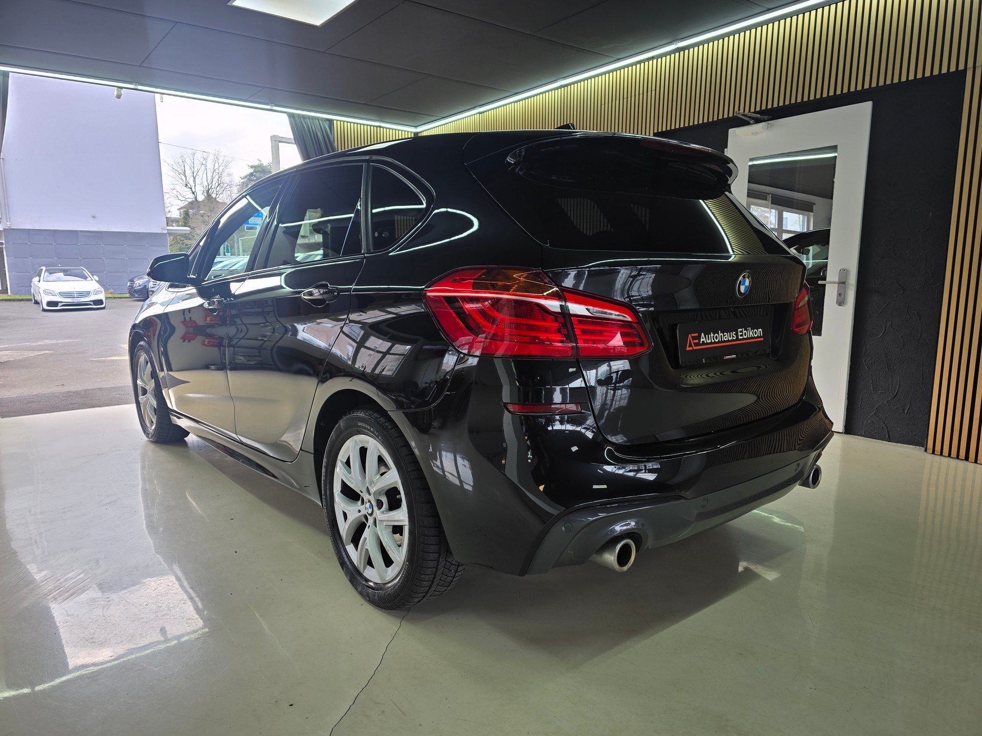 BMW 220i Active Tourer DKG M Sport LCI-image-4