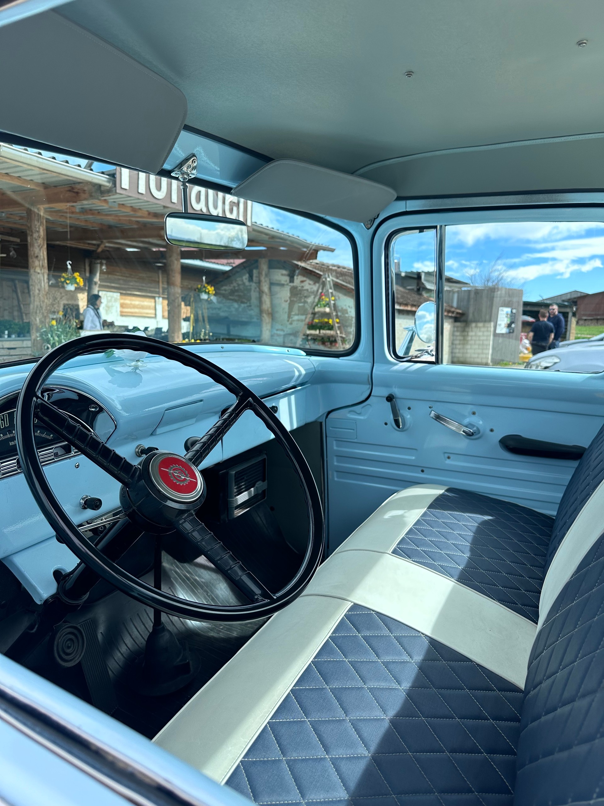 FORD F100 - Big Window!-image-1