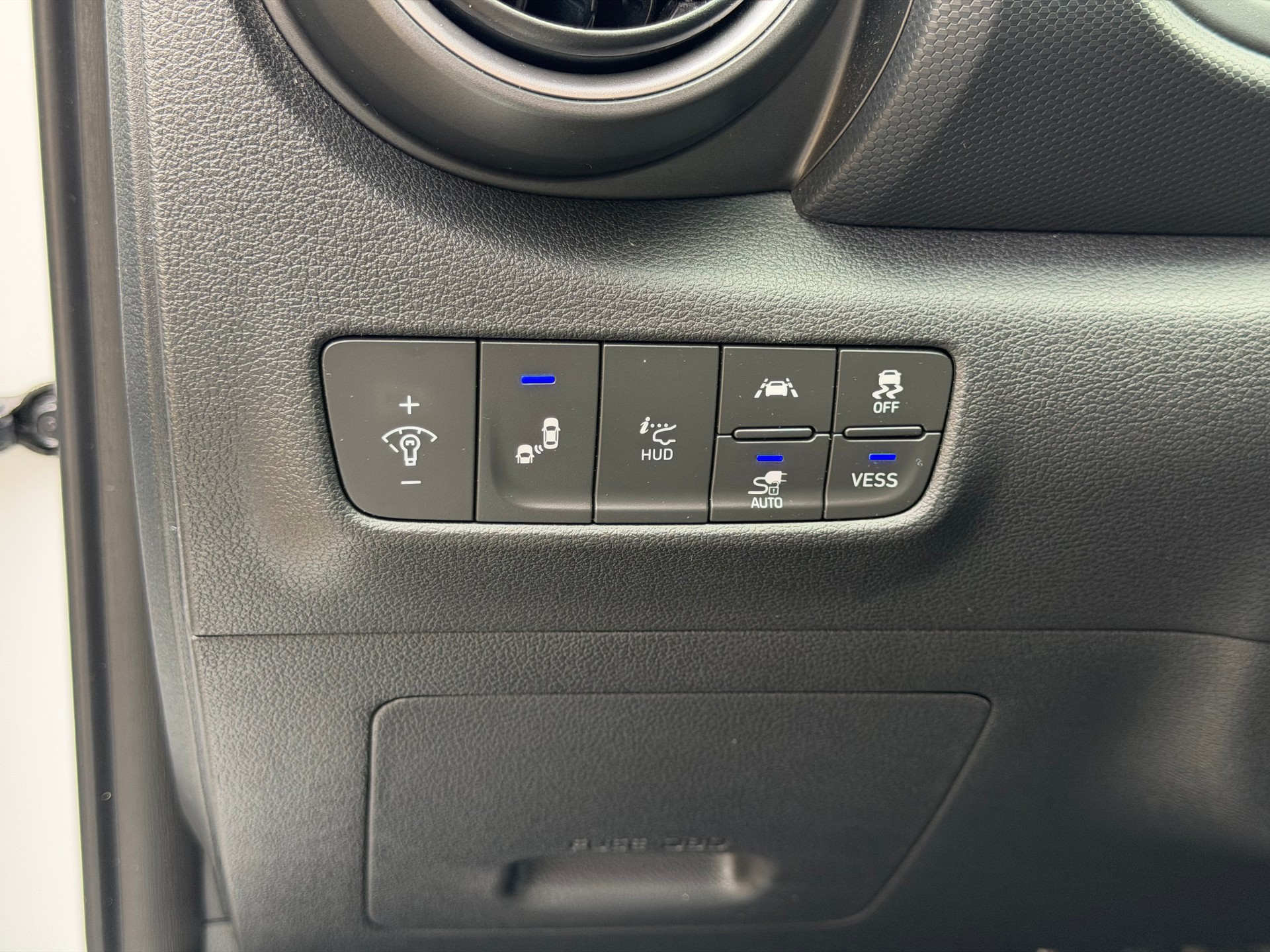 HYUNDAI Kona Electric Vertex 64KWh-image-11