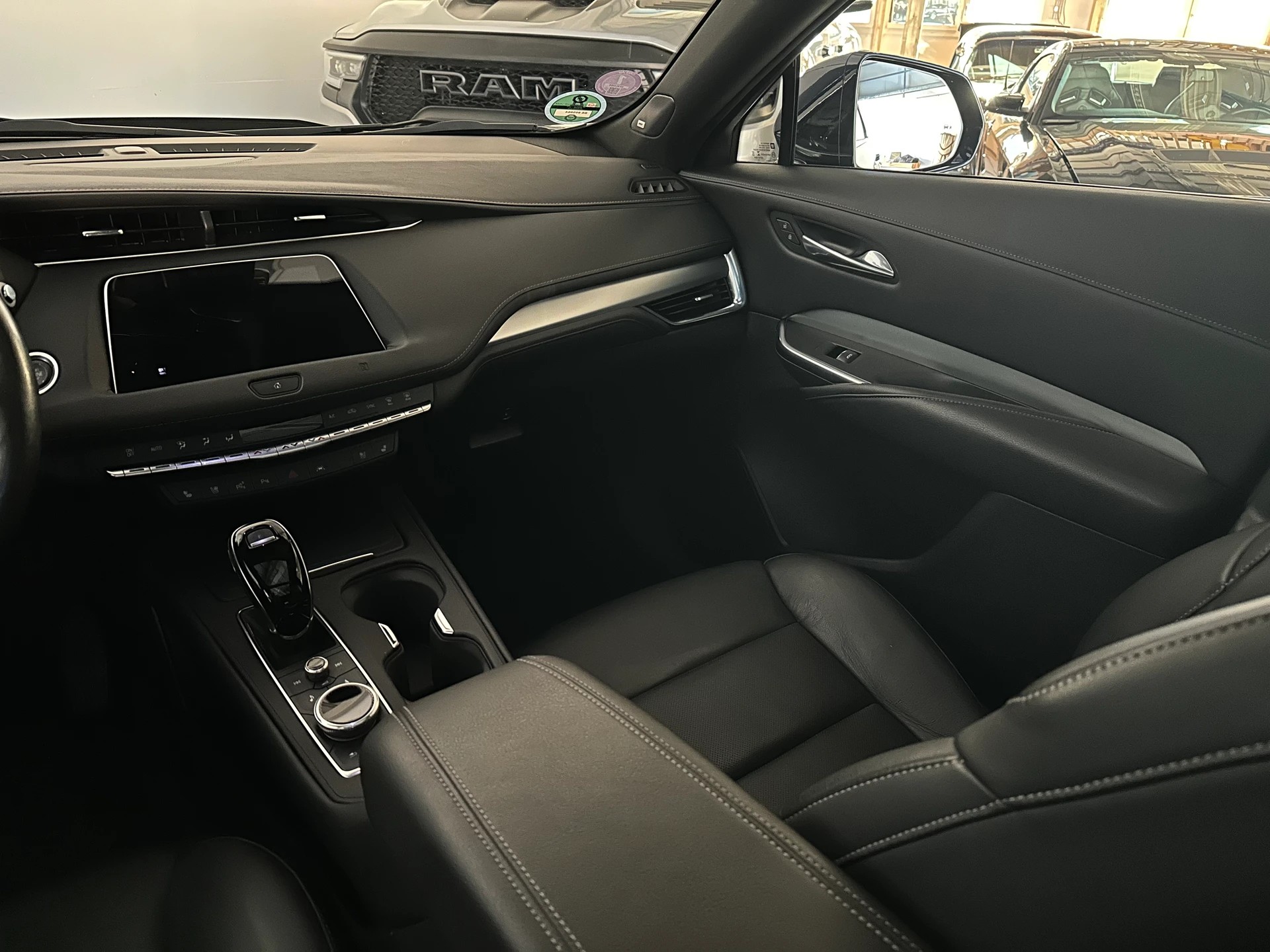 CADILLAC XT4 350T 2.0 Premium Luxury AWD Automat-image-10
