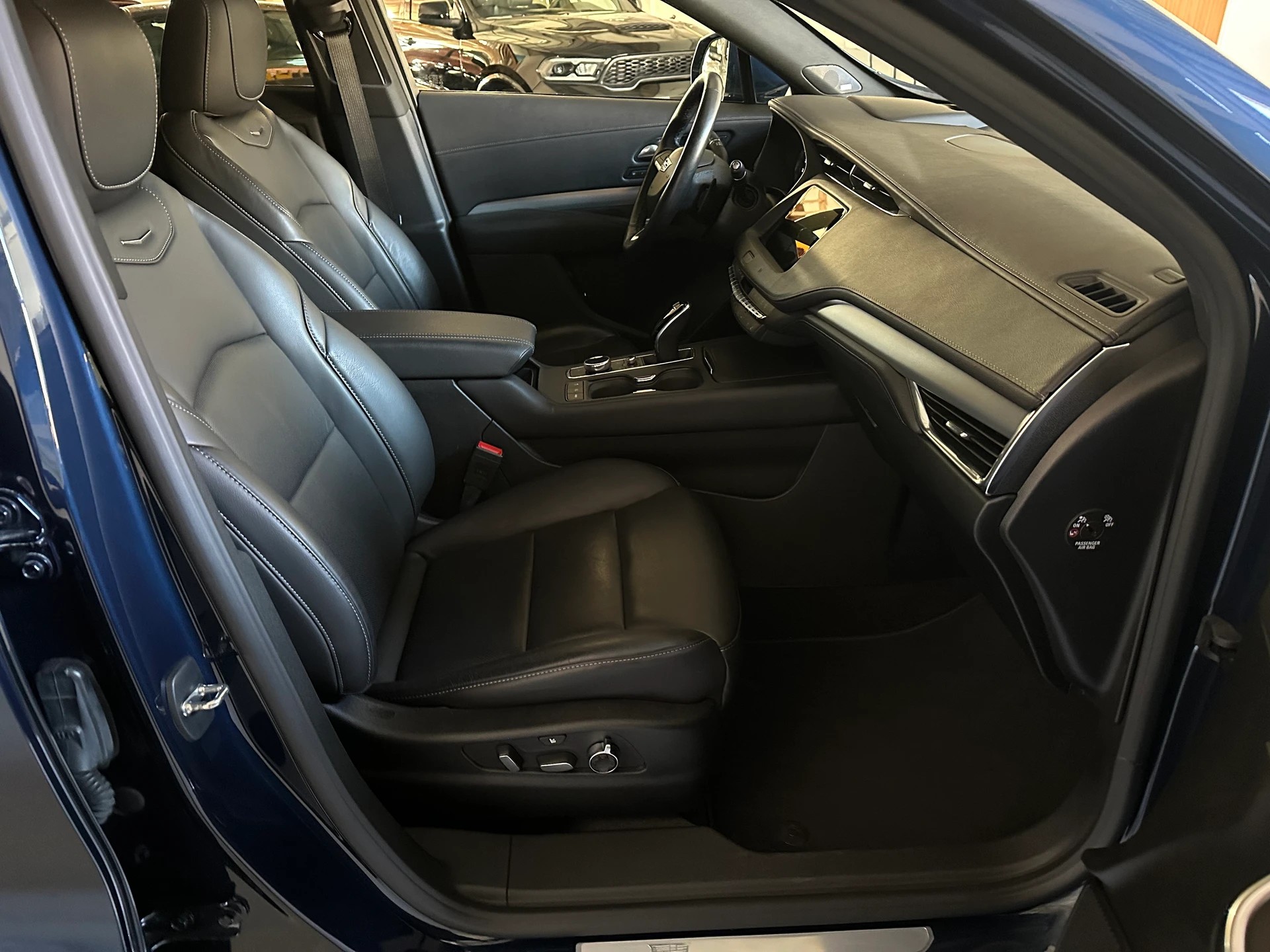 CADILLAC XT4 350T 2.0 Premium Luxury AWD Automat-image-4