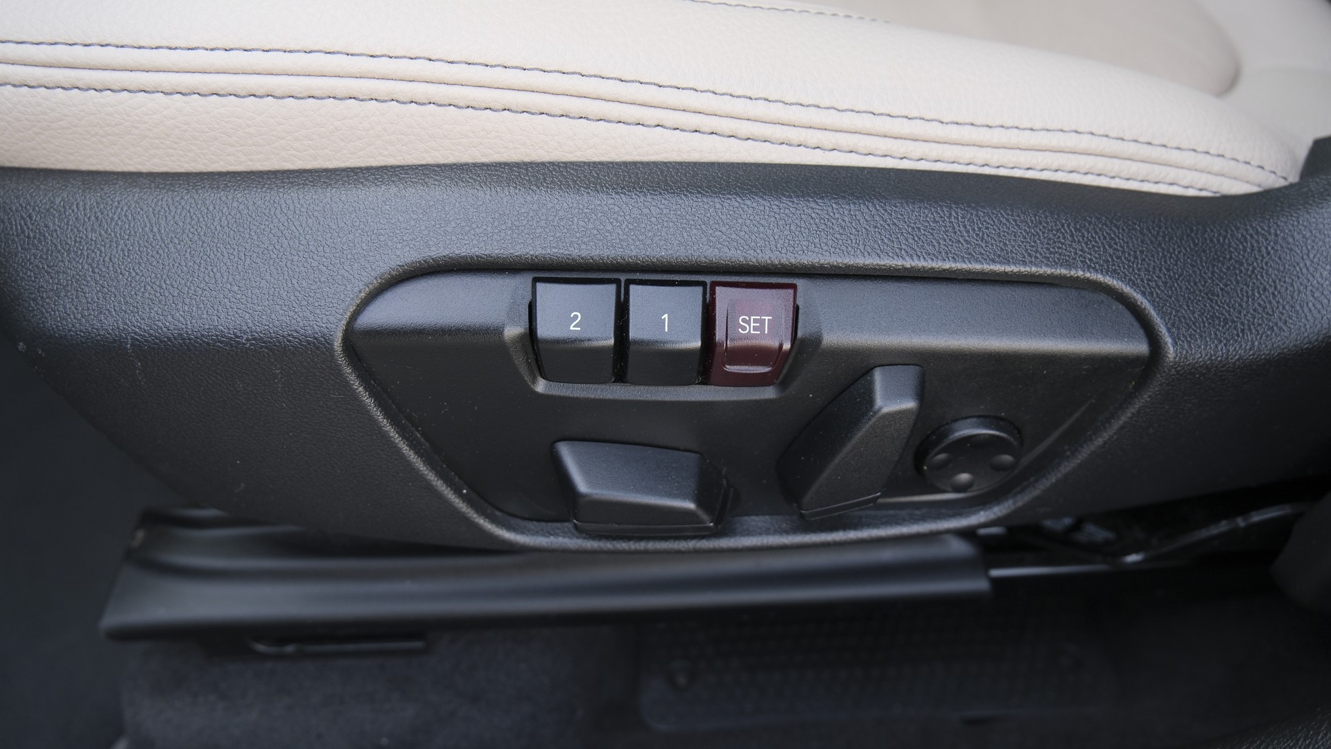 BMW X1 xDrive 20i xLine Steptronic-image-17