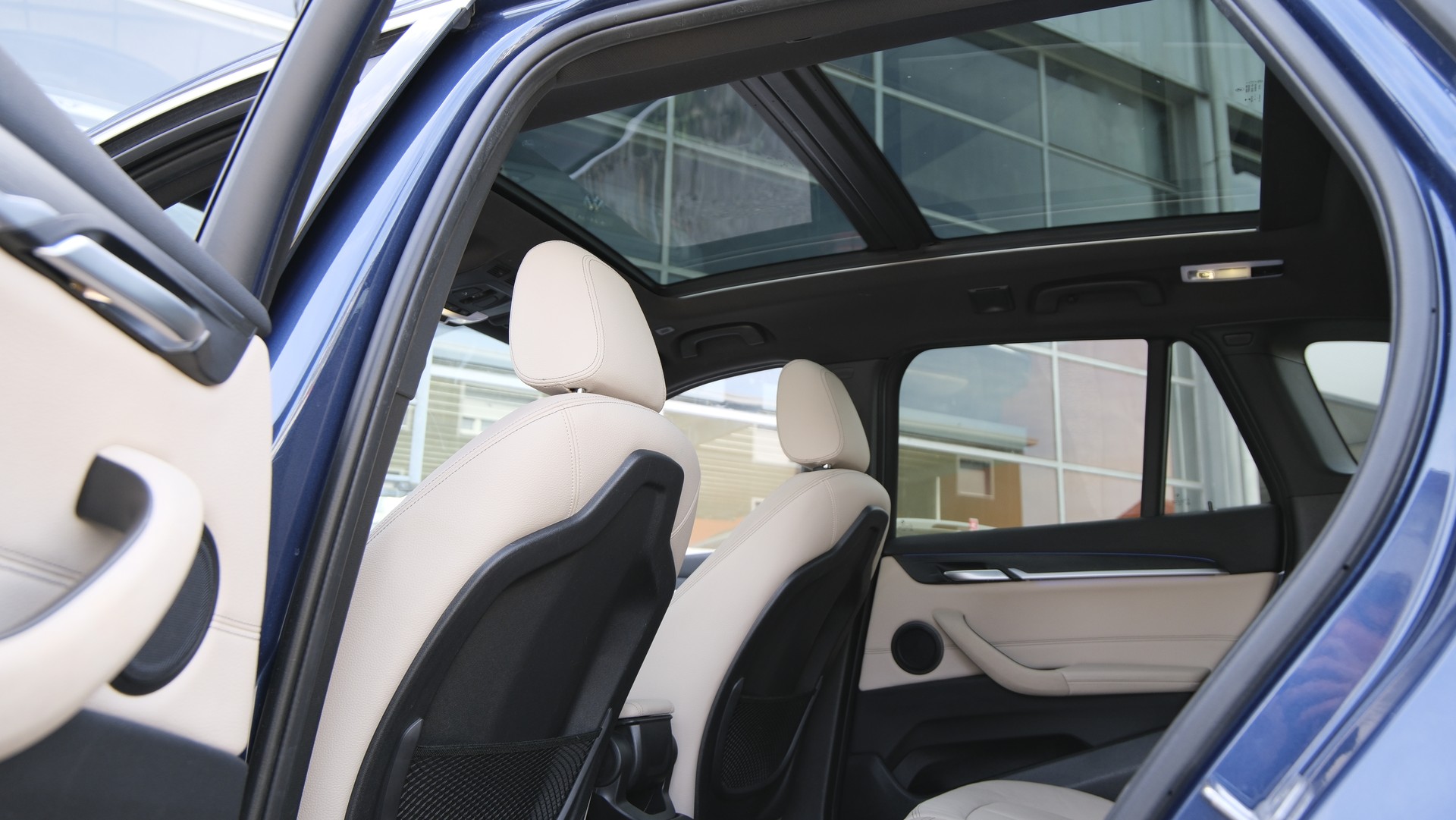 BMW X1 xDrive 20i xLine Steptronic-image-11