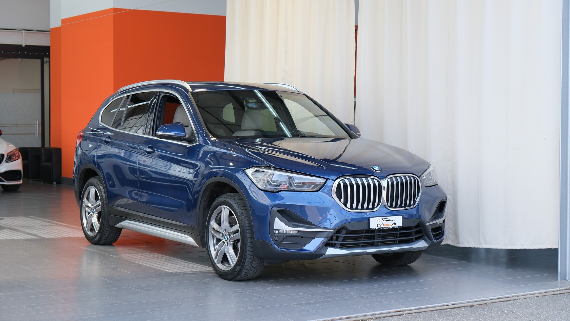 BMW X1 xDrive 20i xLine Steptronic-showroom-element-1
