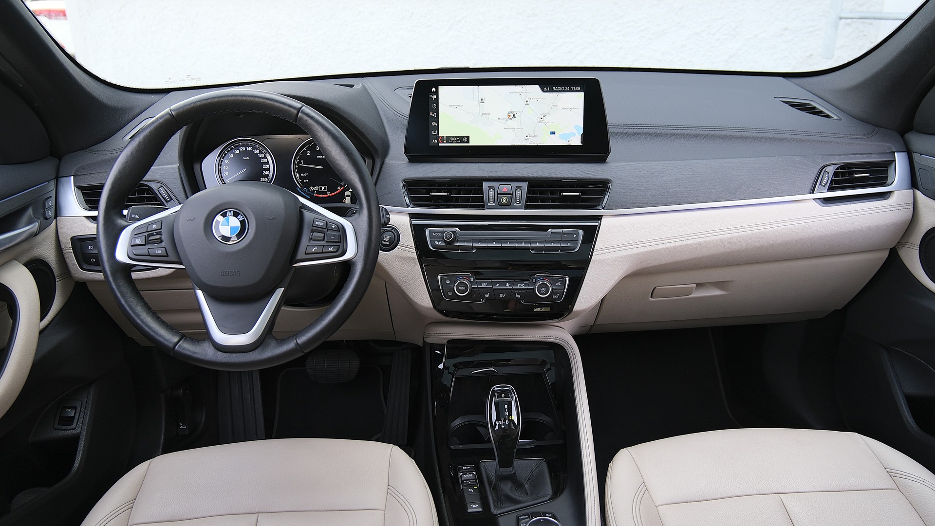 BMW X1 xDrive 20i xLine Steptronic-image-5