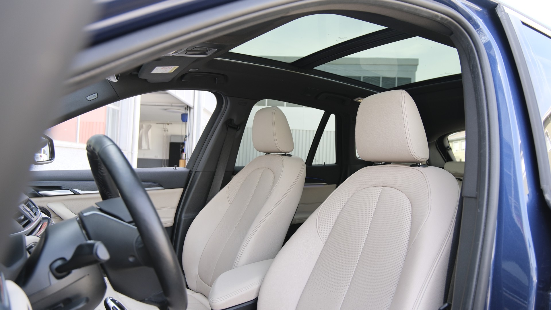 BMW X1 xDrive 20i xLine Steptronic-showroom-element-3