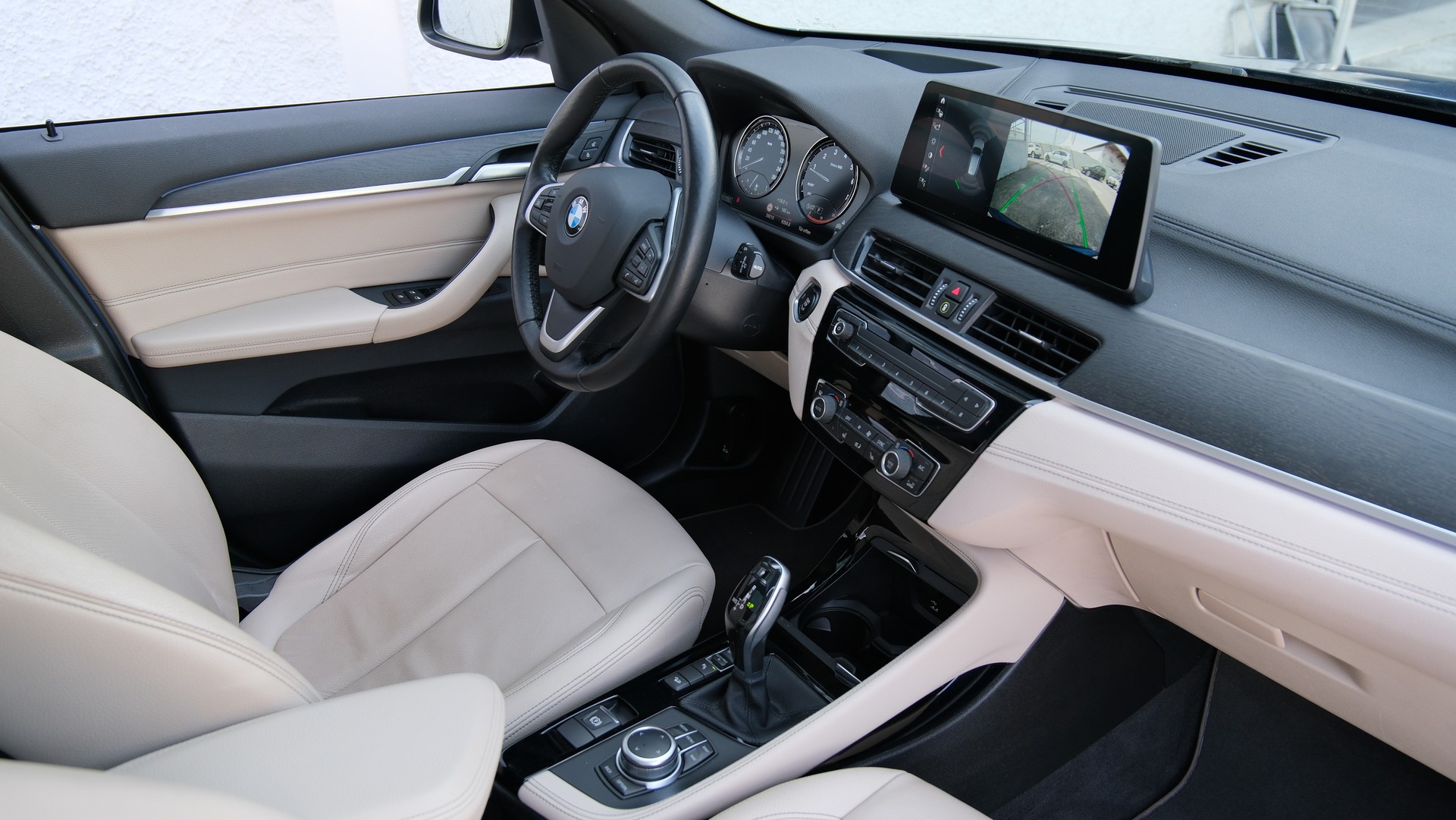 BMW X1 xDrive 20i xLine Steptronic-image-12