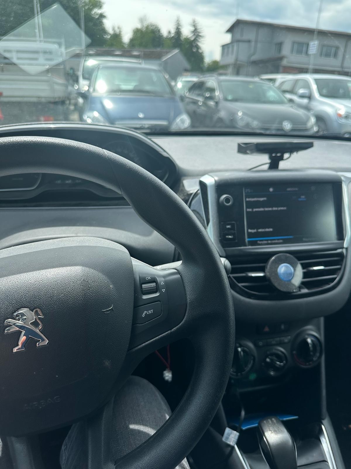 PEUGEOT 208 1.2 PureTech Signature-image-5