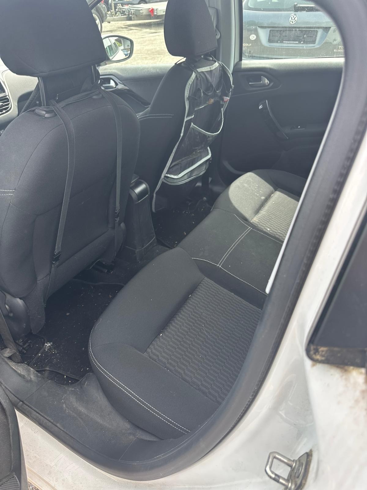 PEUGEOT 208 1.2 PureTech Signature-image-3