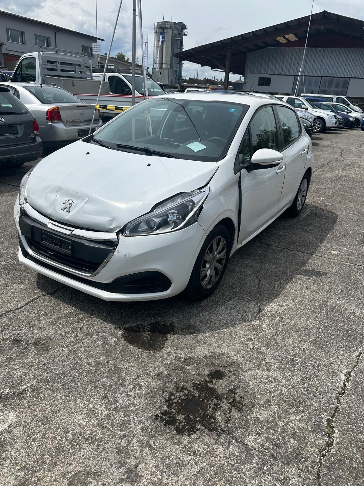 PEUGEOT 208 1.2 PureTech Signature-image-1